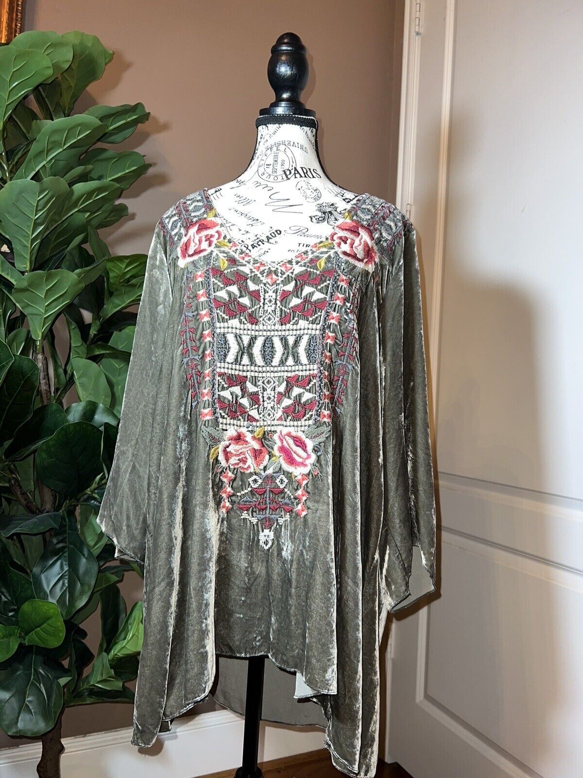 Johnny Was OliveGrey Velvet Heavily Embroidered Tunic Top Long Sleeve Sz 1X (XL)