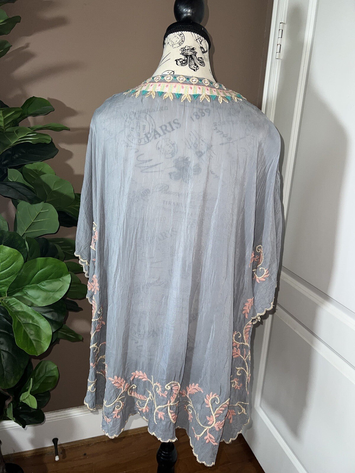 Johnny Was M Silky Kimono Poncho Wrap Top Cover Up Gold Embroidery PitPit 31” Johnny Was