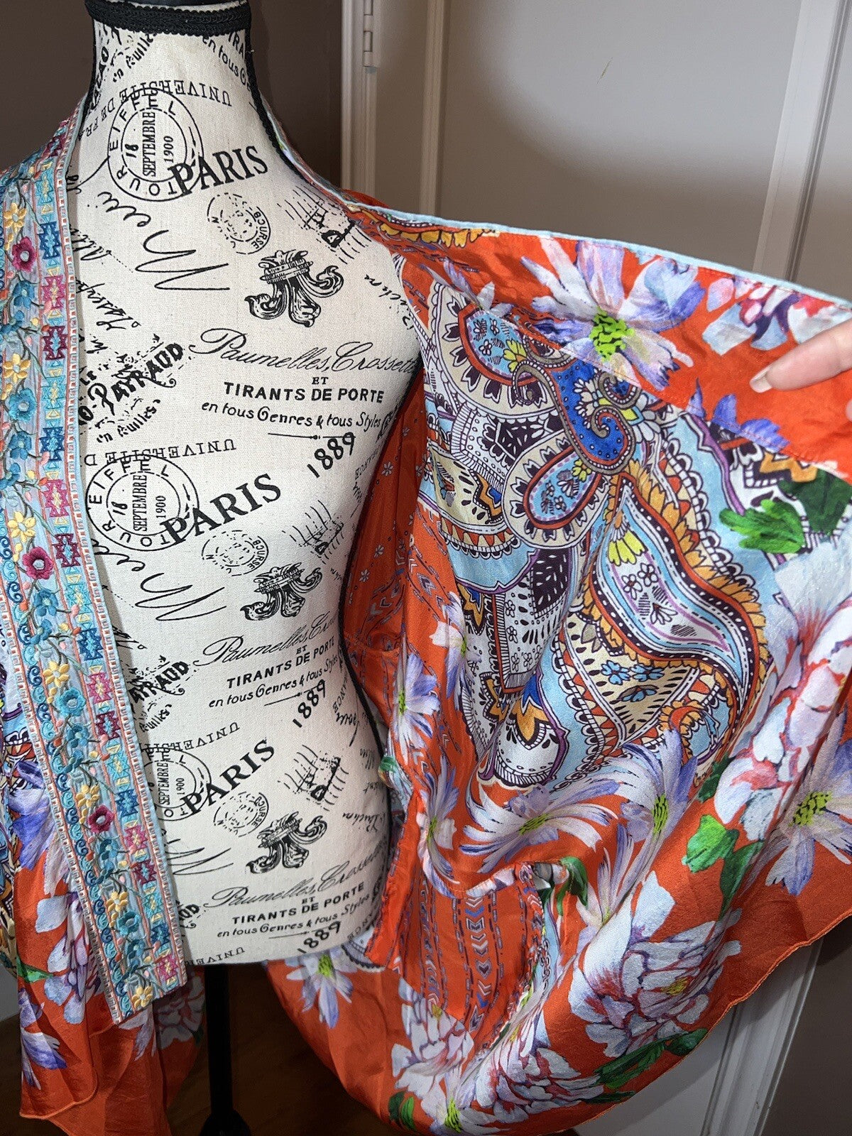 New Johnny Was 100% Silk Kimono XL Embroidered Floral Handkerchief Hem Johnny Was