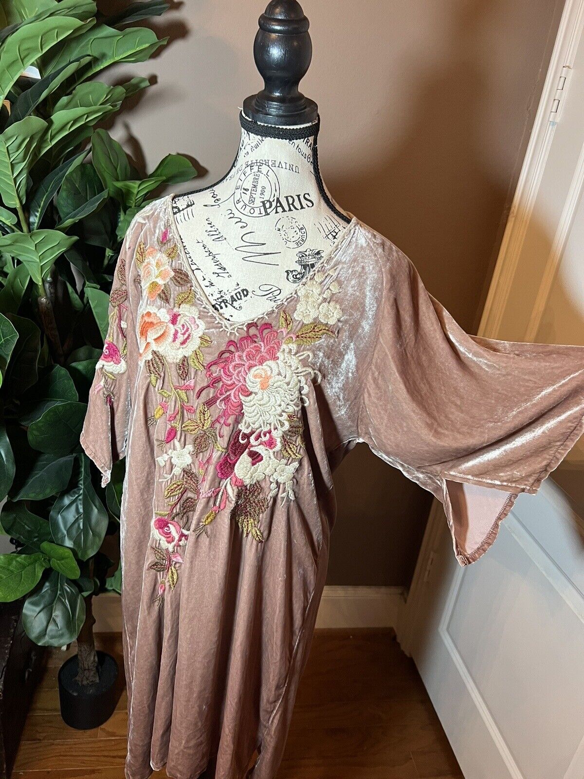 Johnny Was Large Dusty Rose Velvet Heavily Embroidered Mini Dress Tunic Top