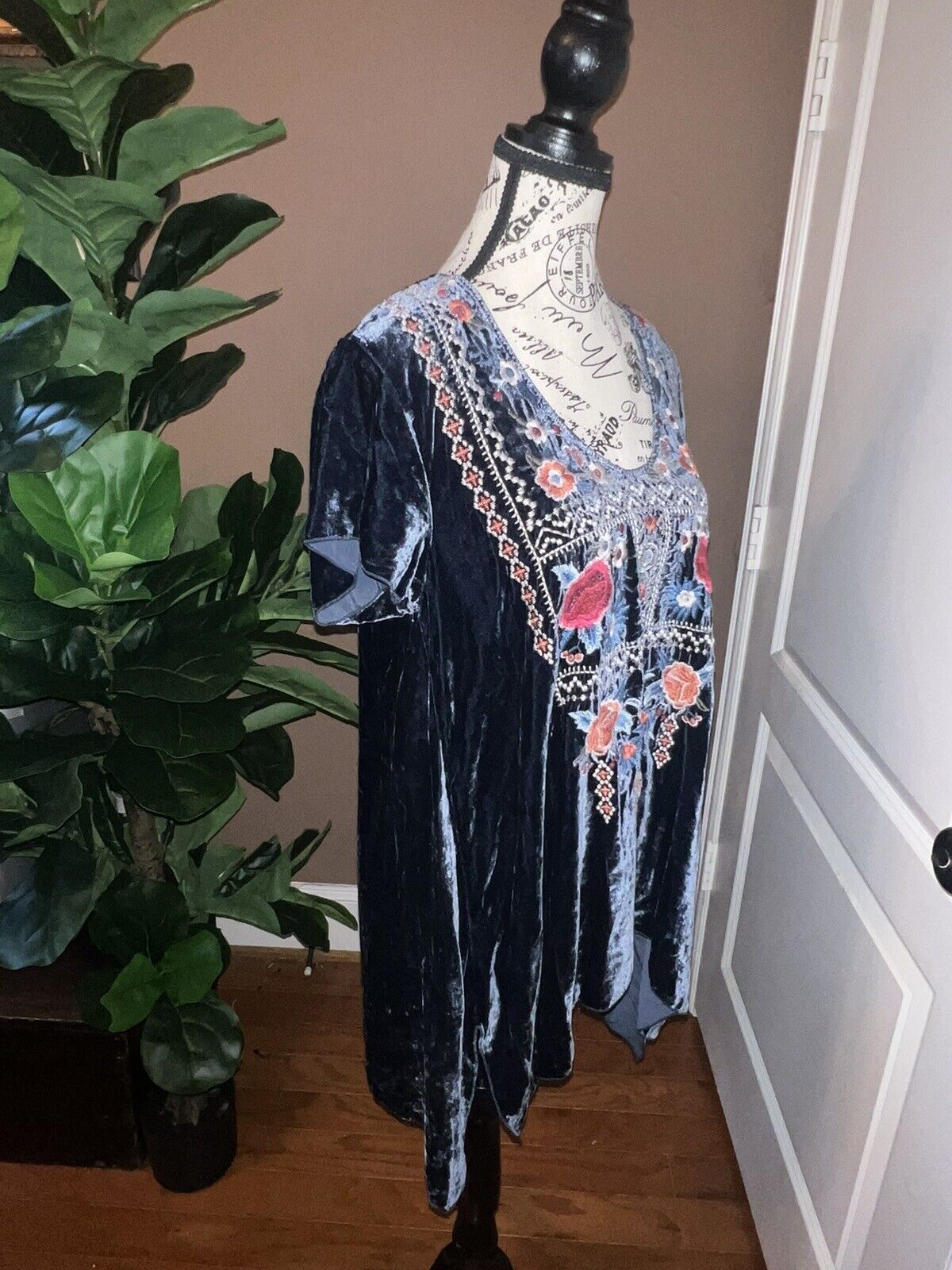 Johnny Was Midnight Blue Velvet Embroidered Tunic Top Kimono Sz M Medium