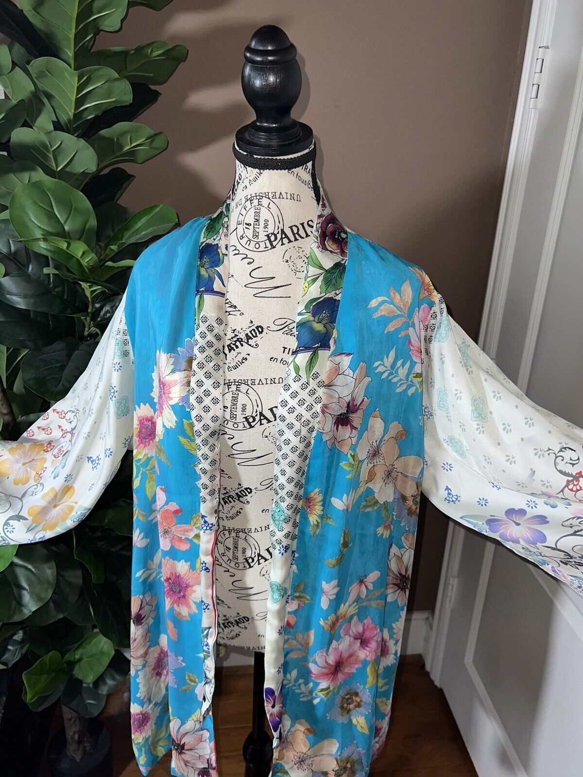 Johnny Was 100% Silk Kimono Sz L Large Gorgeous Embroidered Trim