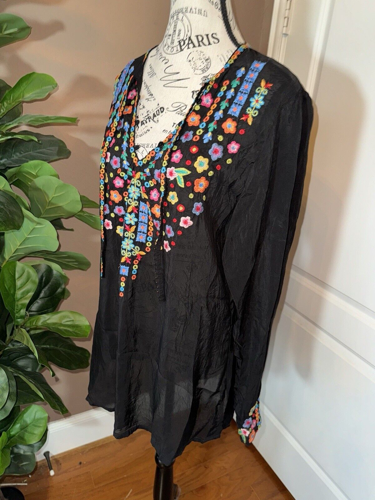 Johnny Was Silky Black Blouse Peasant Top Tunic Sz L Large Embroidered NICE