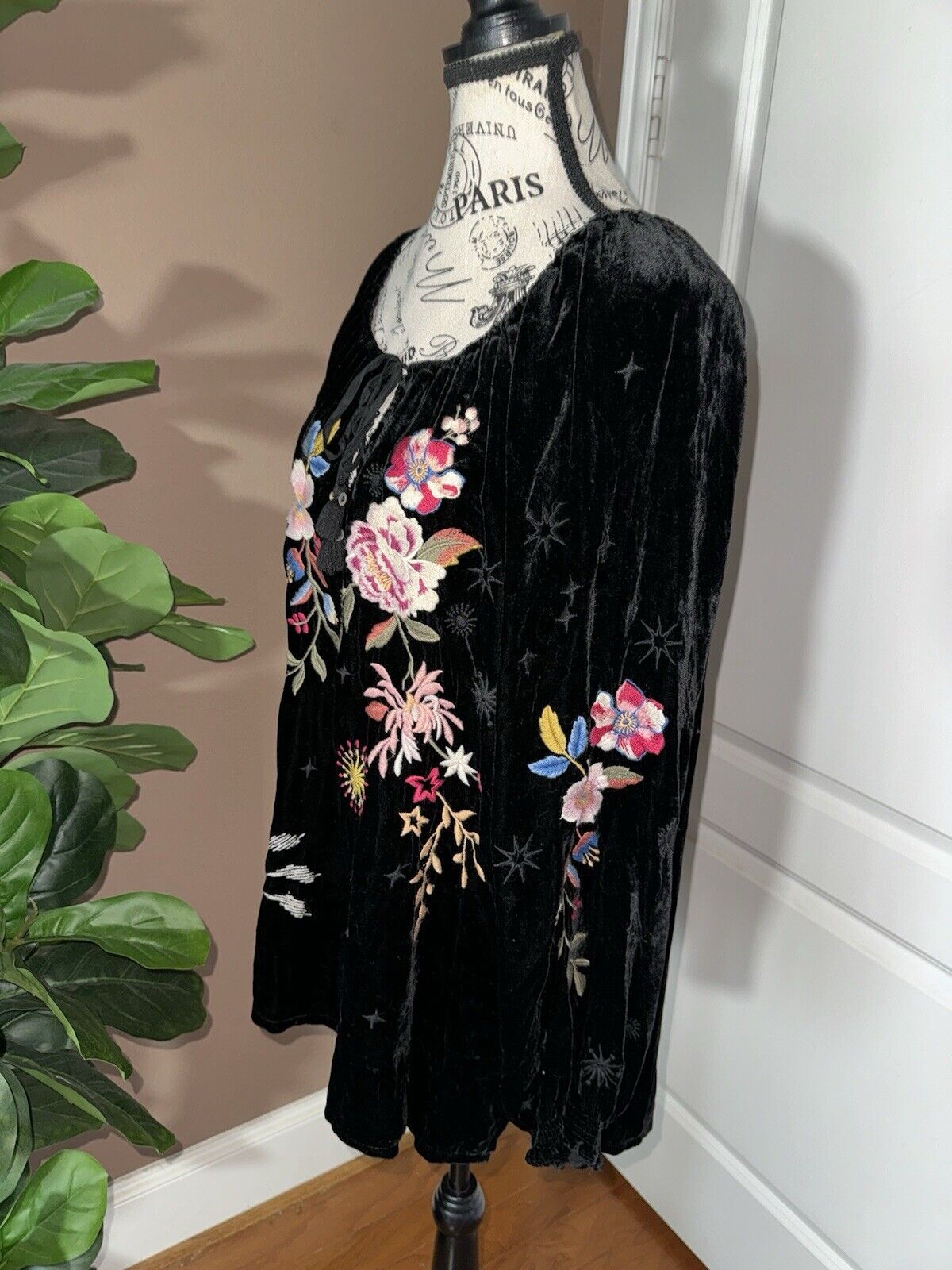 Johnny Was L Large Black Velvet Roses & Stars Embroidered Peasant Tunic Top