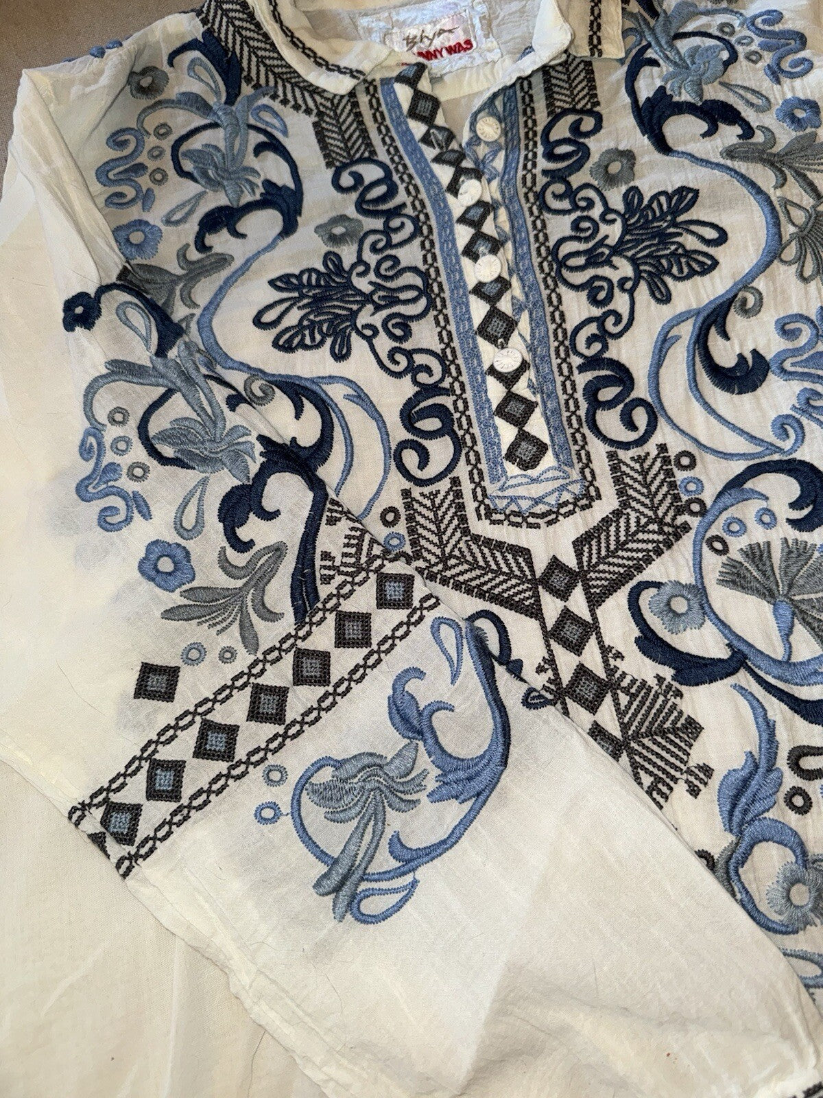 Johnny Was XL Blue & White Button Up Blouse Shirt Embroidered Floral Top Cool Johnny Was