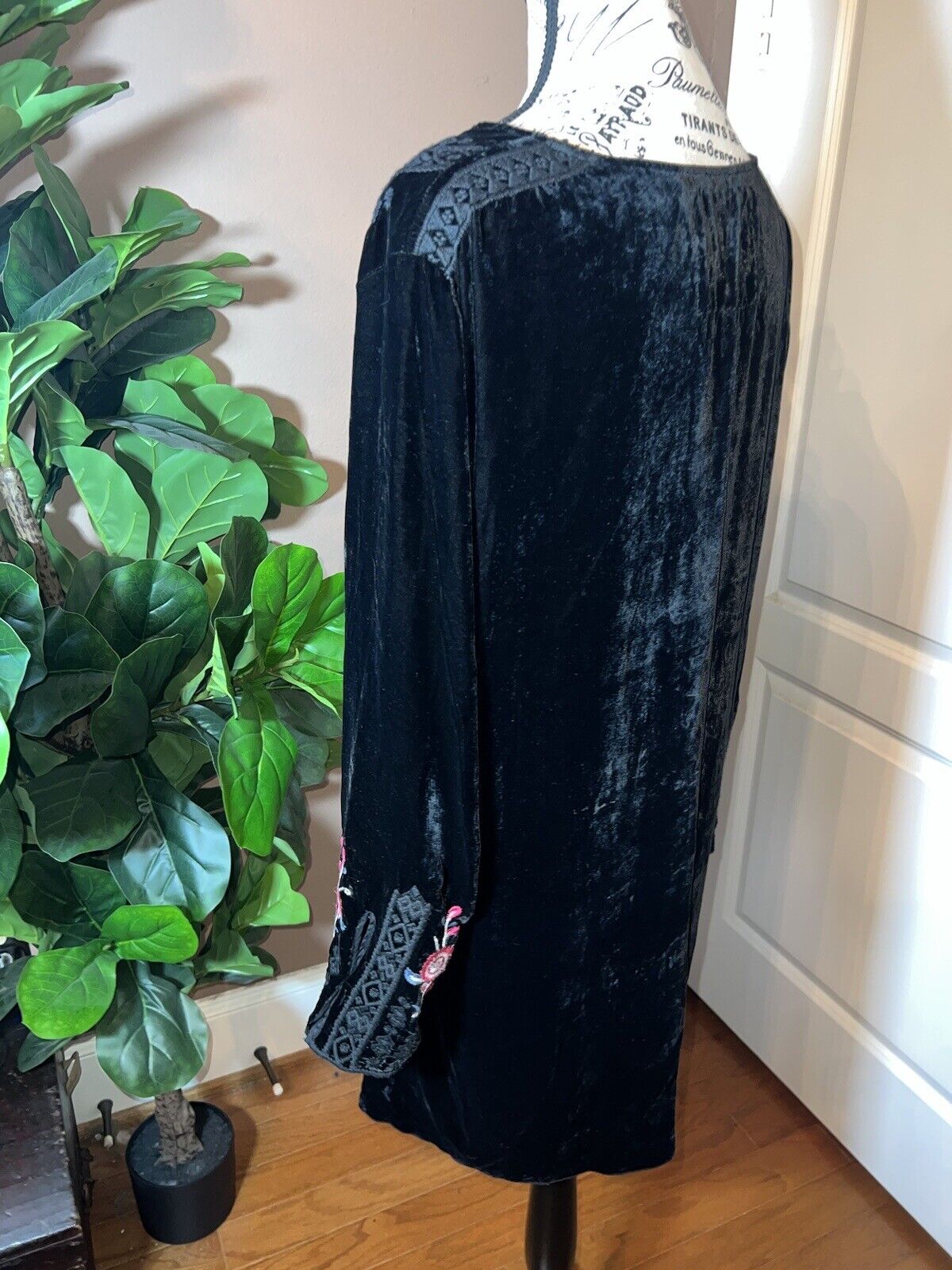 Johnny Was Black Velvet Heavily Embroidered Tunic Top Long Sleeve Sz XL 1XL 1X