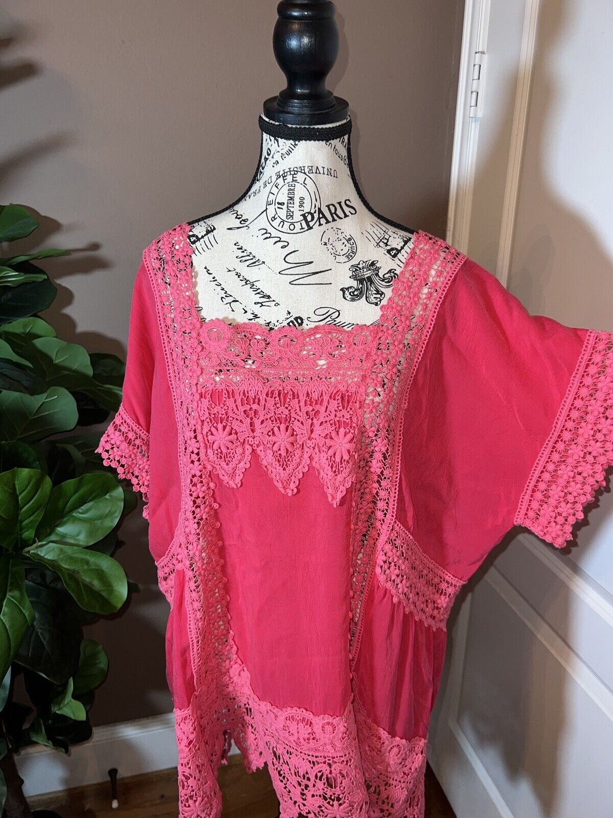 Johnny Was Barbie Pink Silky Embroidery & Eyelet Tonal Tunic Kimono Sz 1X 1XL XL