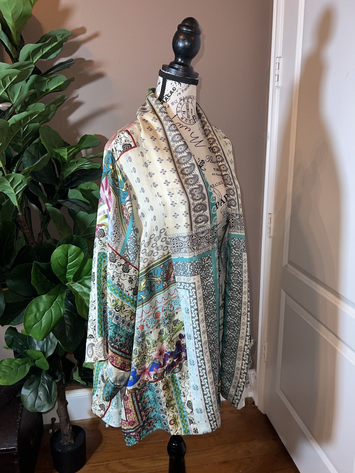 Johnny Was 100% Silk Kimono Sz 2X 2XL Floral Handkerchief Design SPRING & Summer Johnny Was