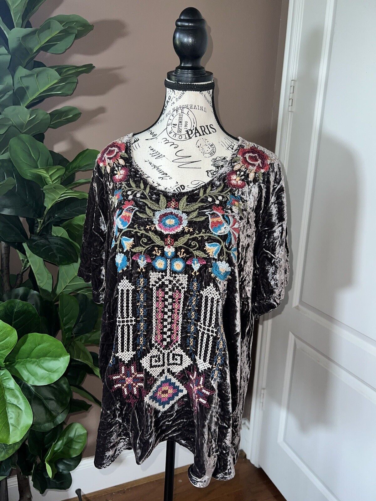 Johnny Was Brown Velvet Heavily Embroidered Tunic Top L Large Great Condition