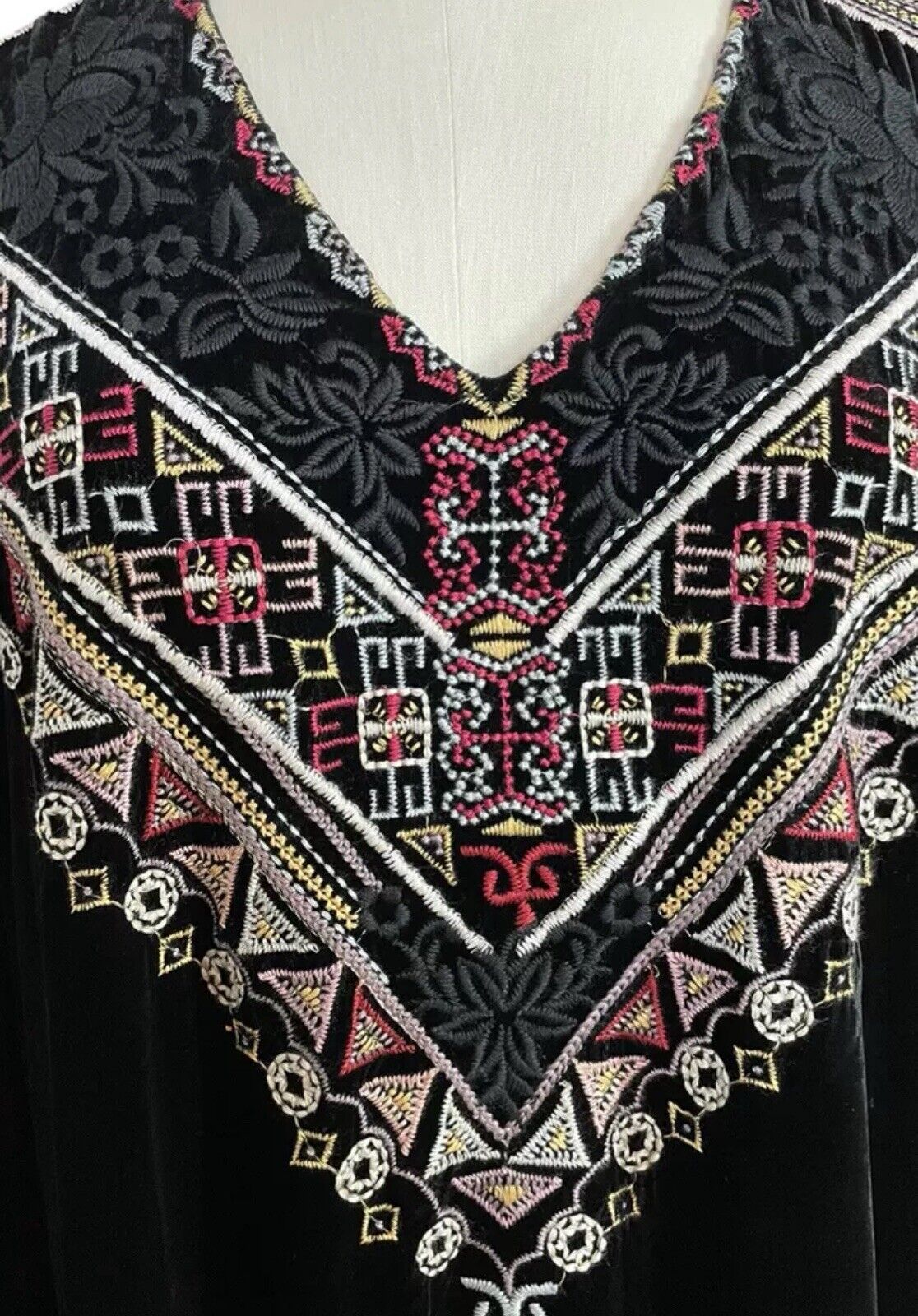 Johnny Was XL 1X Black Velvet Embroidered Asymmetric Hem Tunic Blouse Top