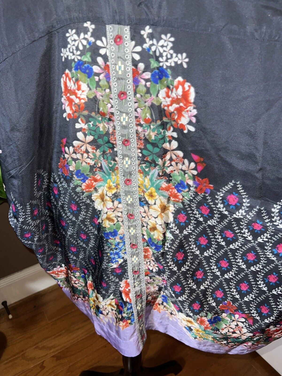 Johnny Was 100% Silk Kimono Sz L Large Gorgeous Floral Pattern & Vibrant Colors