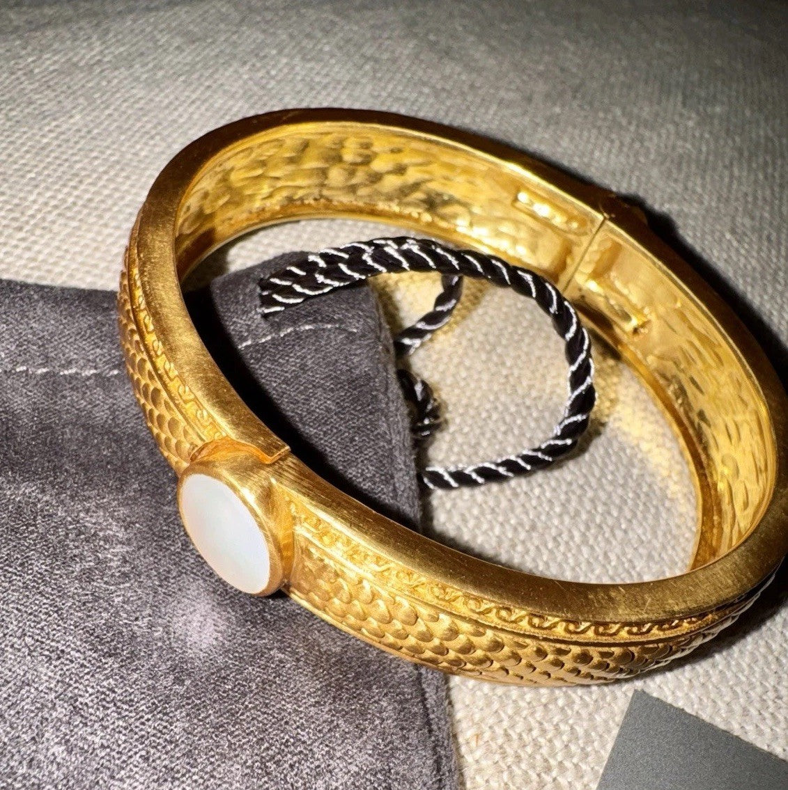 8942732