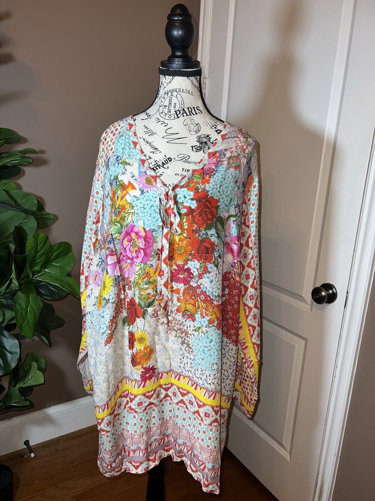 Johnny Was Sz 1X 1XL Silky Floral Spring Tunic Top Beautiful Flowers Flow SPRING