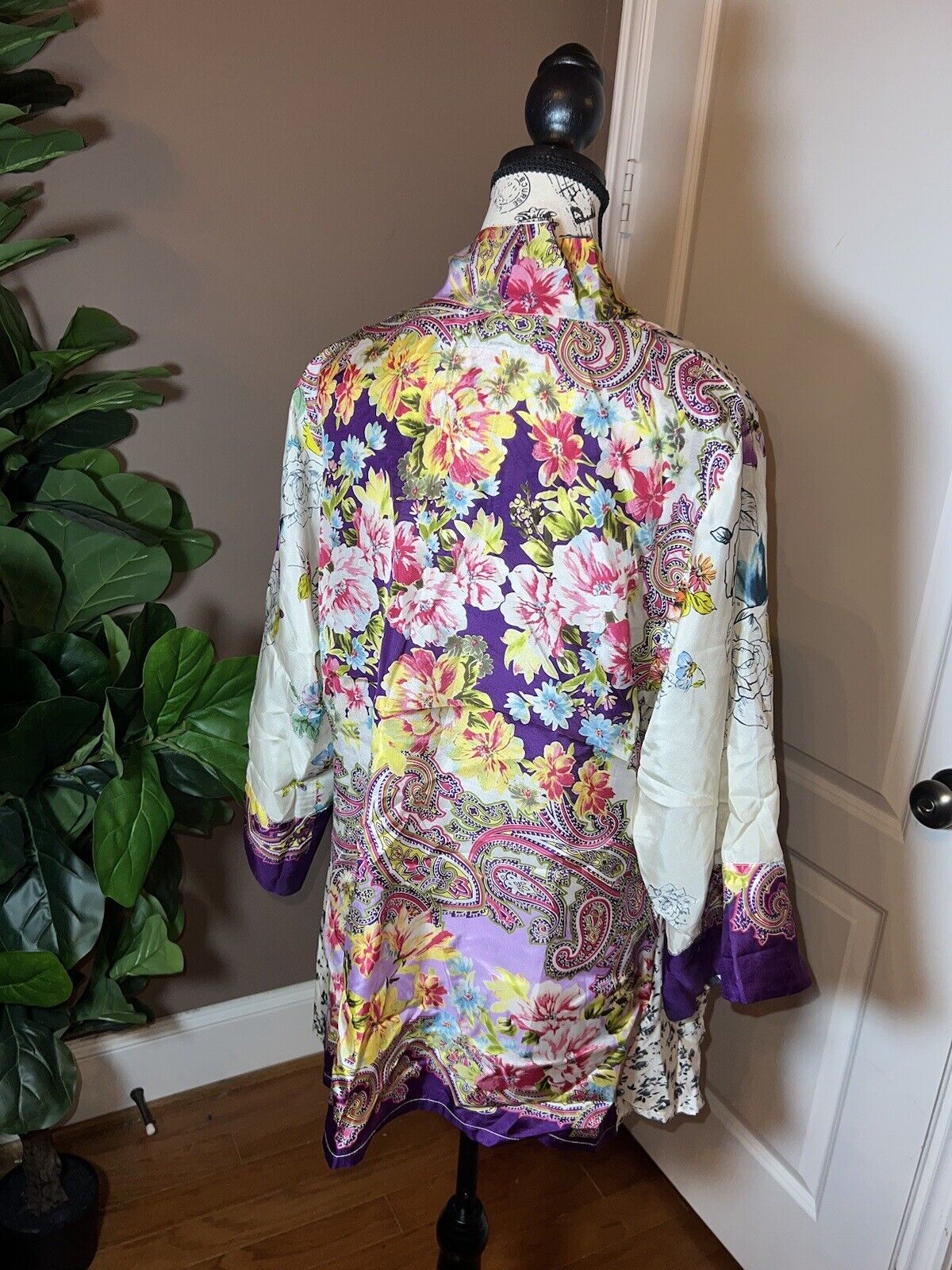 Johnny Was 100% Silk Kimono Wrap Lavender & Purple Trim M Medium Floral SPRING