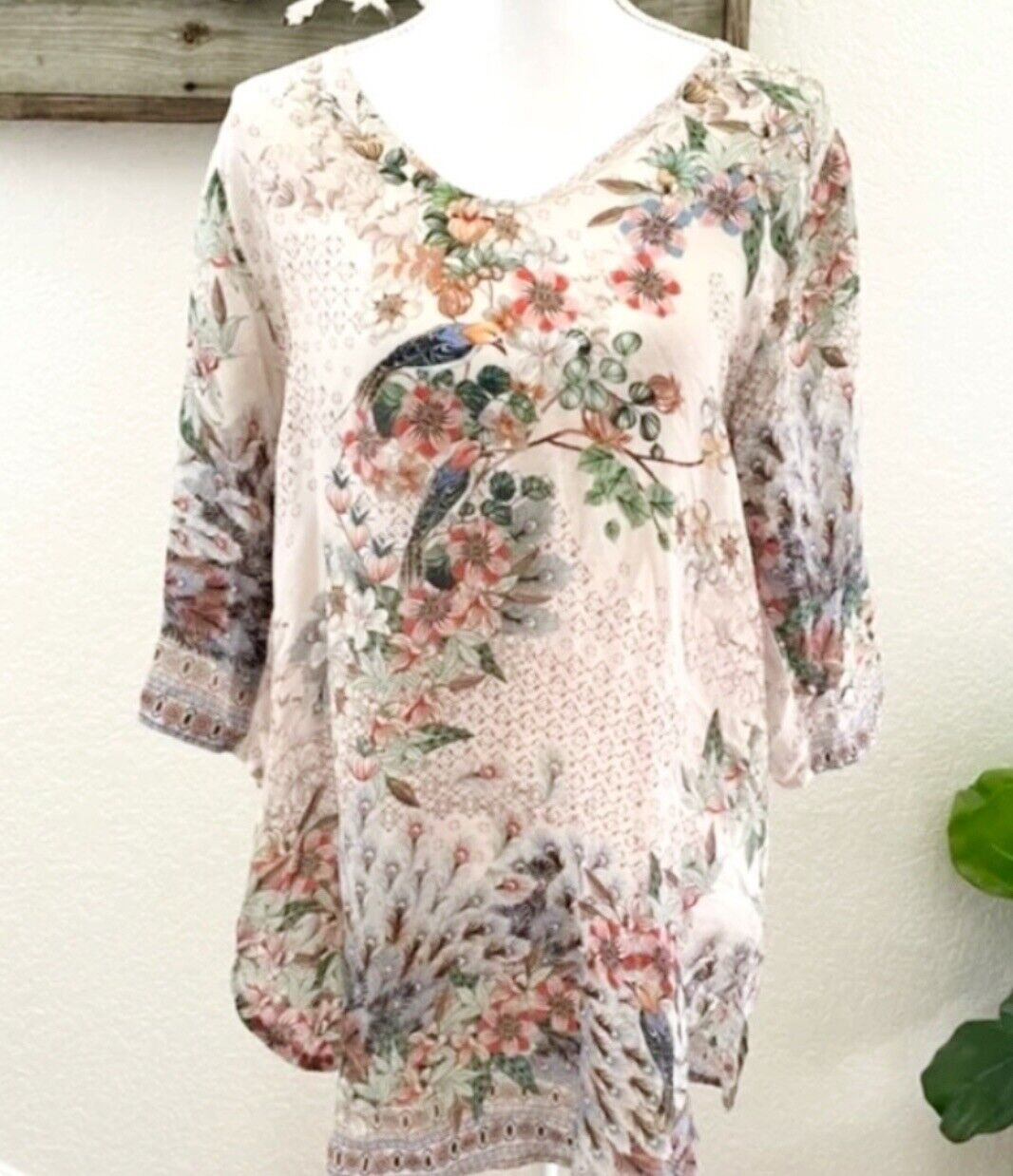 Johnny Was ELEGANT Silky Top w/ Birds/Flowers/Peacocks sz M