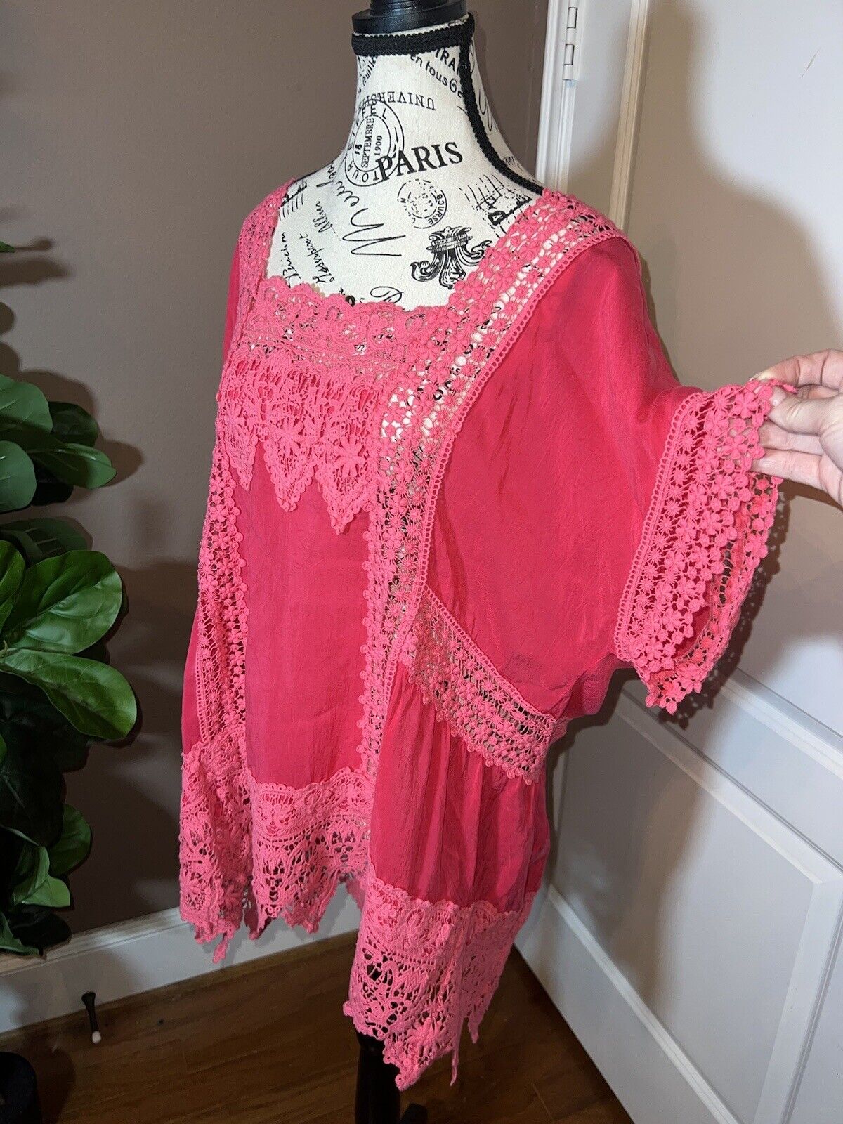 Johnny Was Barbie Pink Silky Embroidery & Eyelet Tonal Tunic Kimono Sz 1X 1XL XL