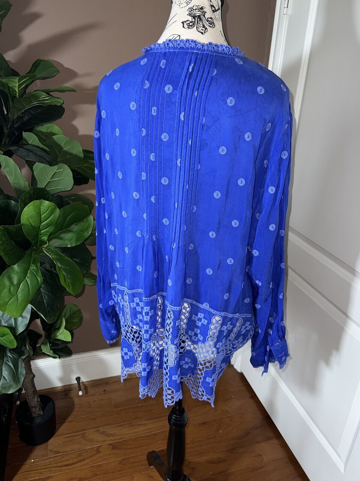 Johnny Was Sz XL Silky Cobalt Blue Tunic Top Embroidered Eyelet Lace Summer