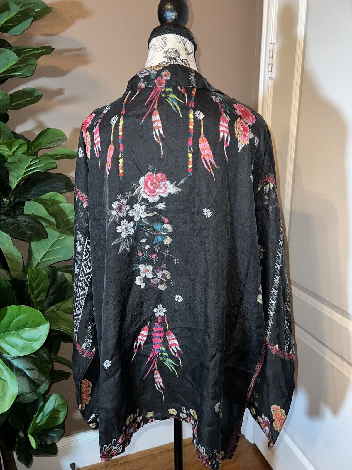 Johnny Was 100% Silk Long Sleeve Tunic Top Button Up Blouse Kimono Sleeves Sz L