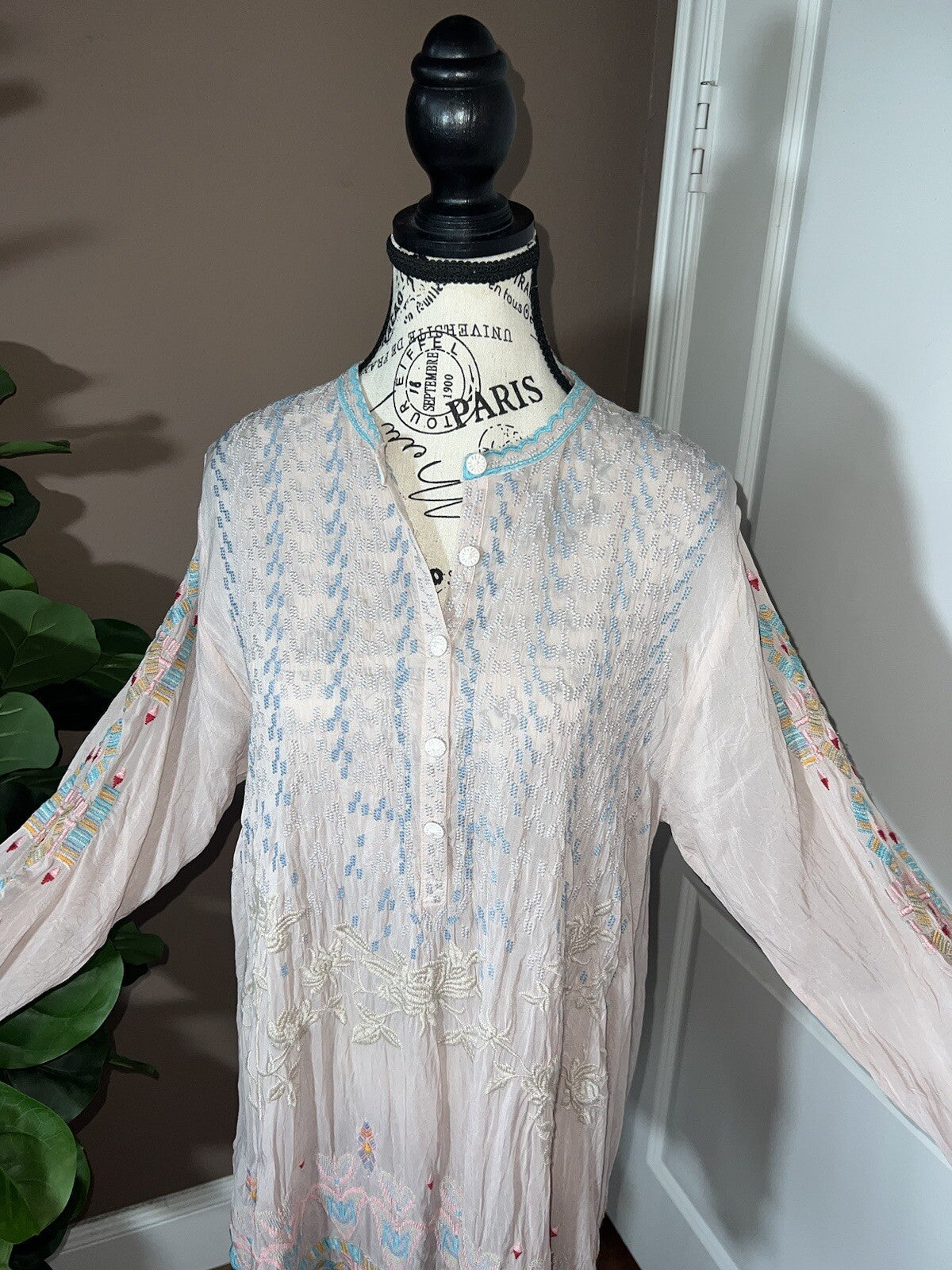 Johnny Was M Pale Pink Tunic Top Embroidered Silky Mini Dress Lightweight Cool Johnny Was