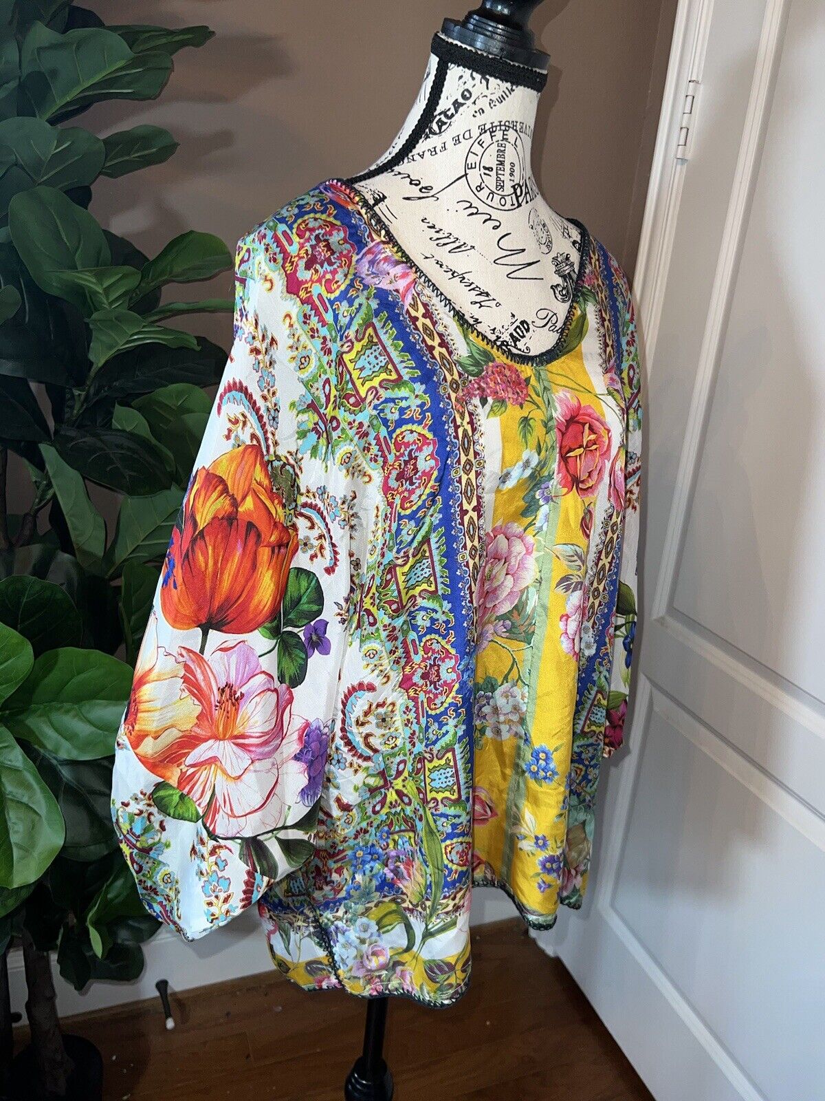 Johnny Was 100% Silk Tunic Top Embroidered Hem Butterfly L Large Floral