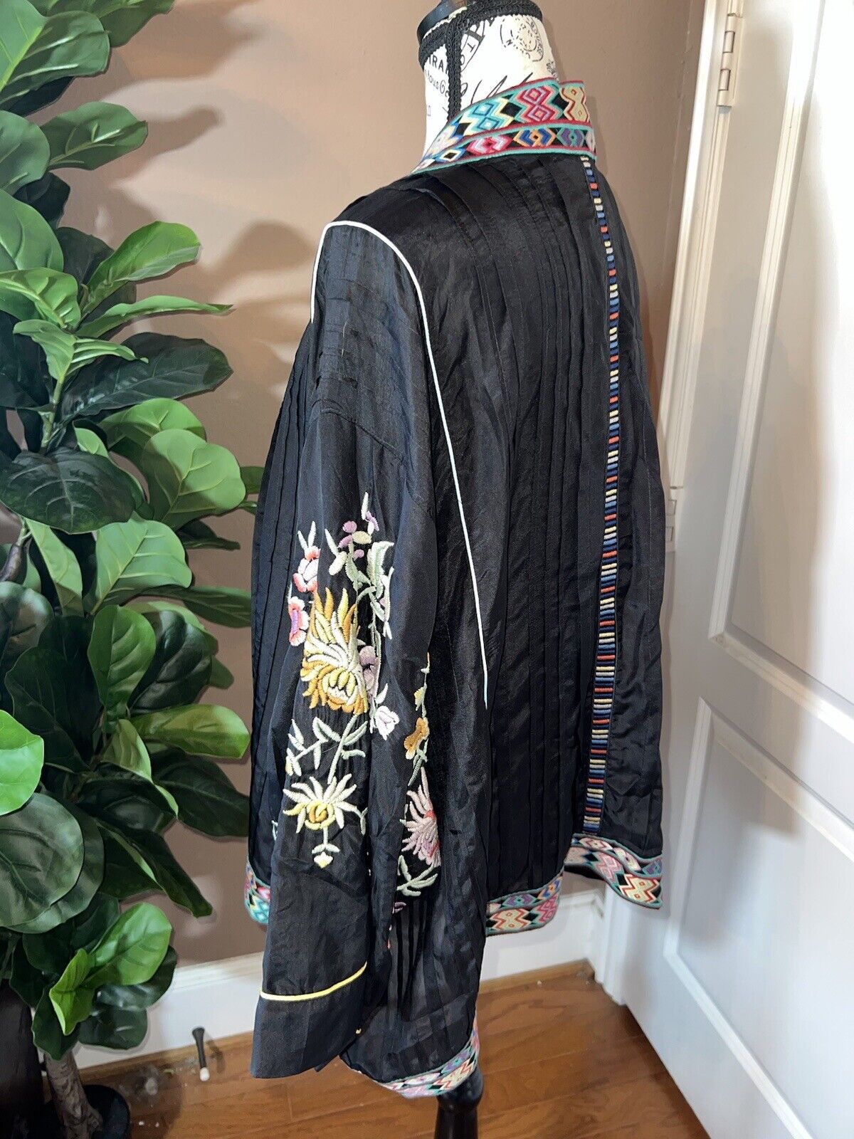 Johnny Was 100% Silk Black Kimono XXL 2X 2XL Floral Embroidered Jacket