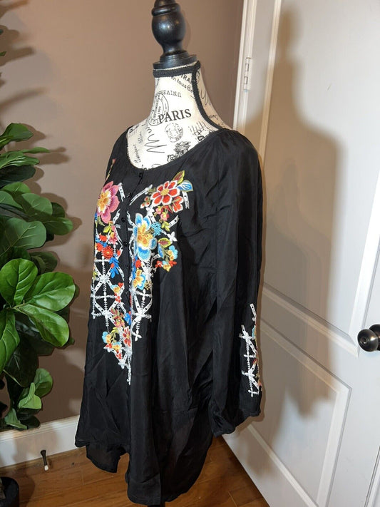 Johnny Was Embroidered Silky Tunic Top Black With Flowers 2X 2XL XXL Beautiful