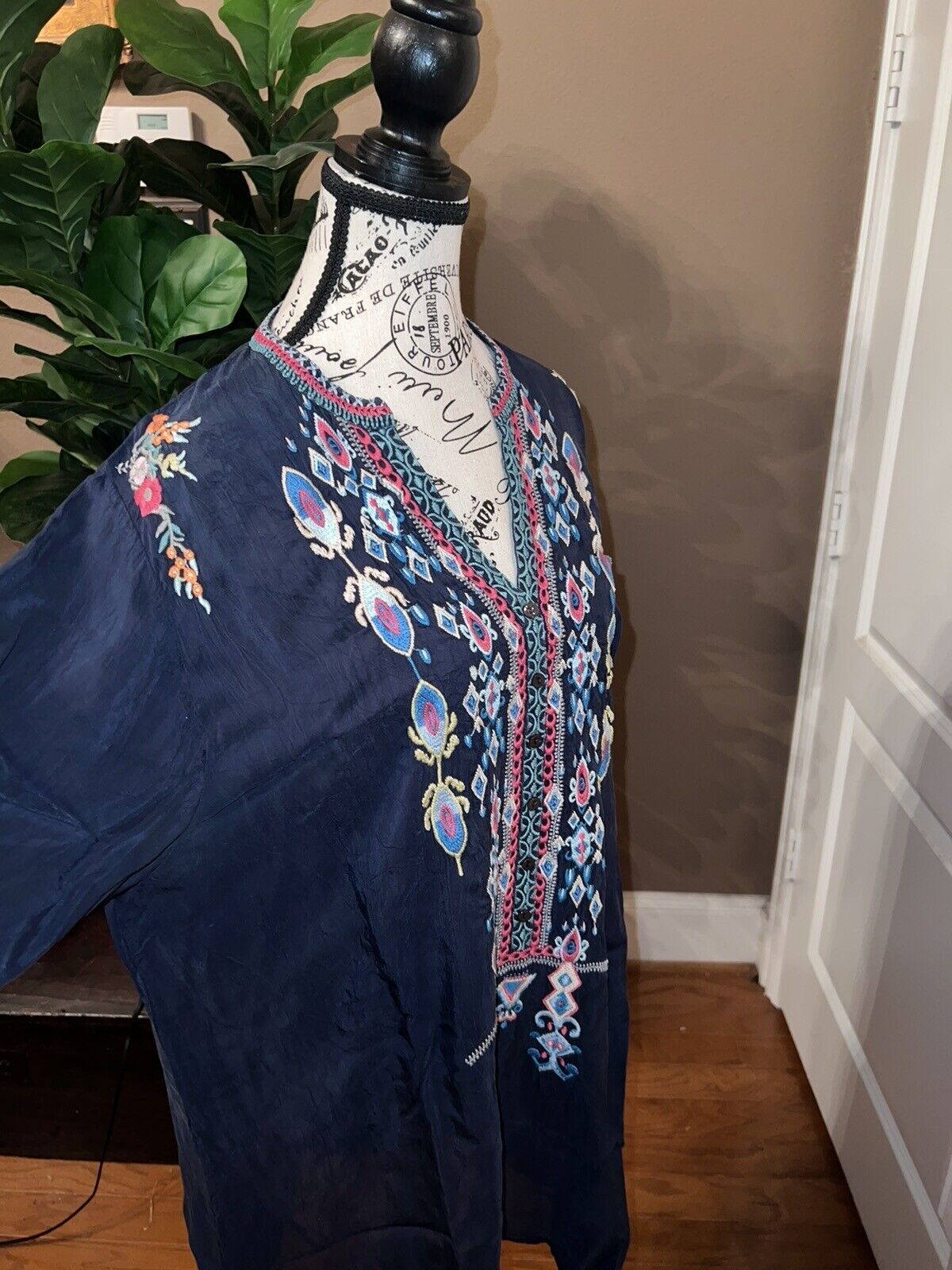 Johnny Was Sz XL Heavily Embroidered Silky Navy Tunic Top Kimono Sleeve