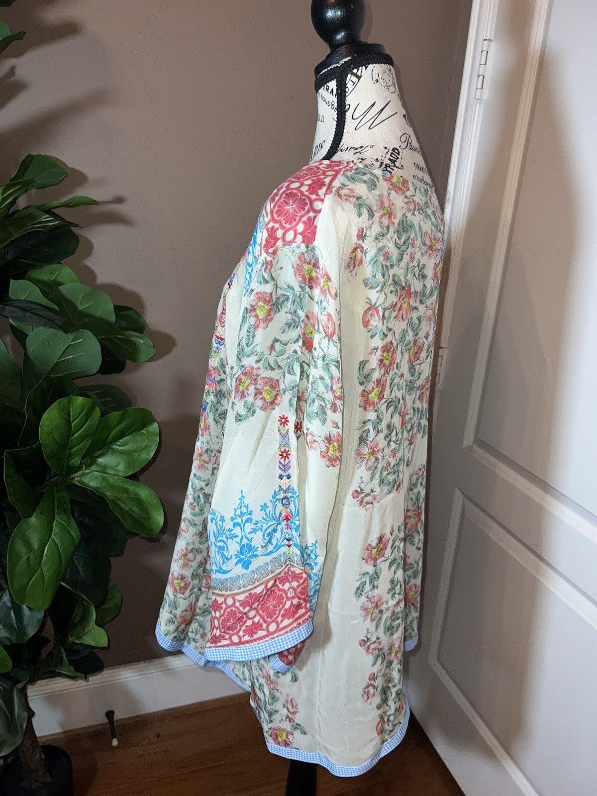 Johnny Was Sz XL Silky Soft White Tunic Top Embroidered Floral Johnny Was