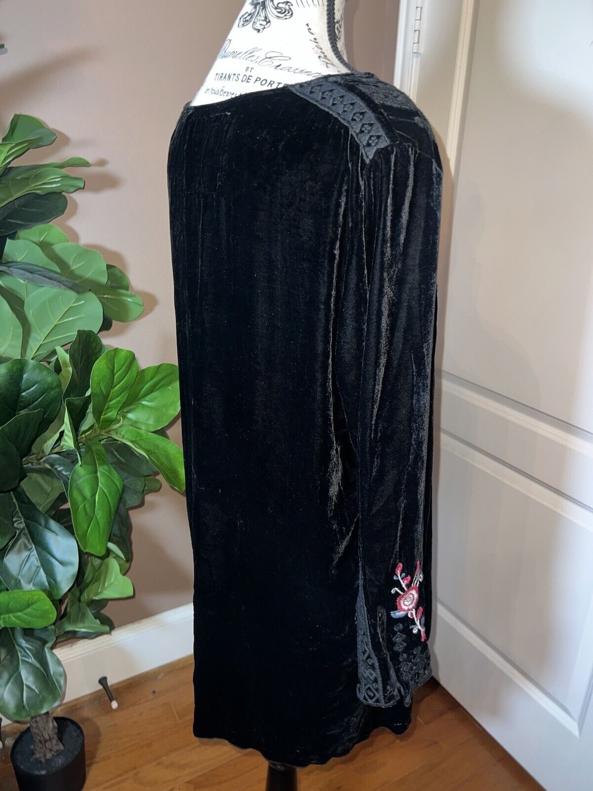 Johnny Was Black Velvet Heavily Embroidered Tunic Top Long Sleeve Sz XL 1XL 1X