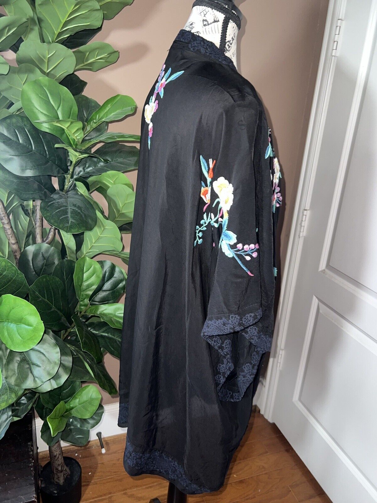 Johnny Was Silky Kimono W/ Embroidery & Flowers Sz XL 1X 1XL  Pockets