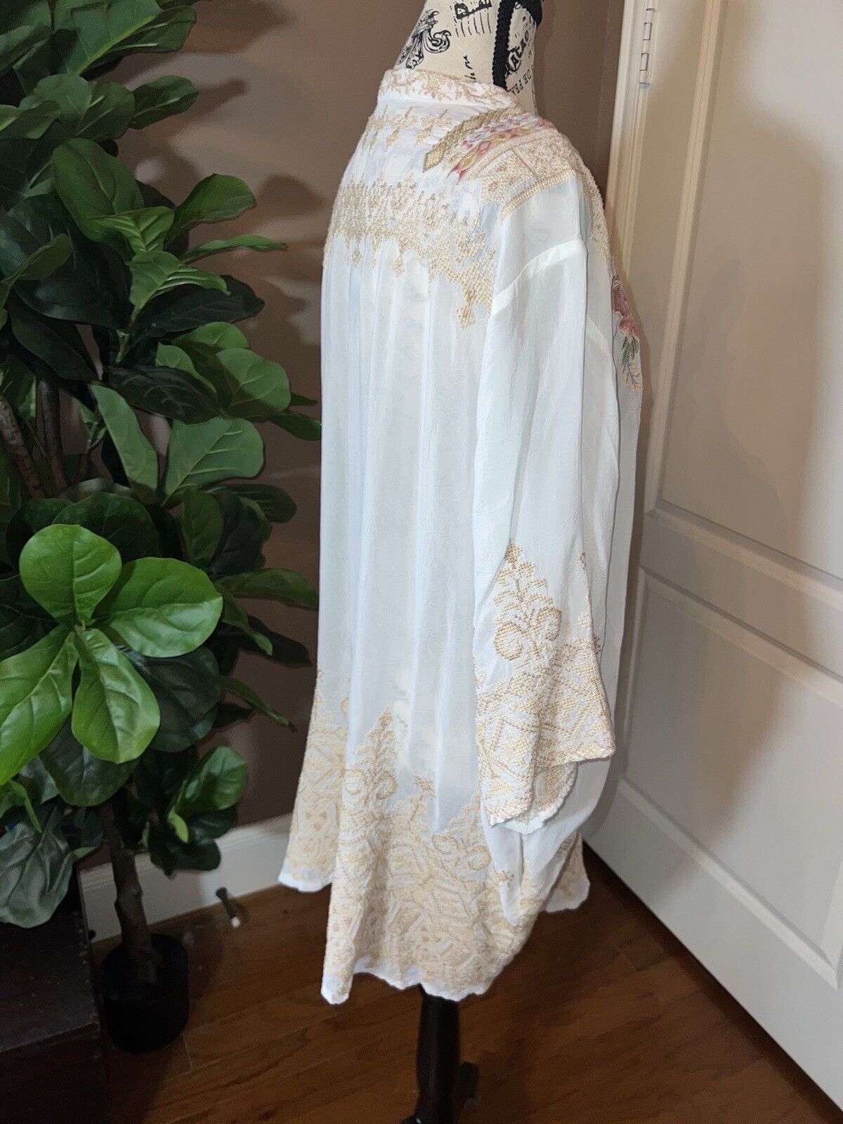 Johnny Was XXL 2X Silky White Kimono Heavily Embroidered BOHO Pockets Roses