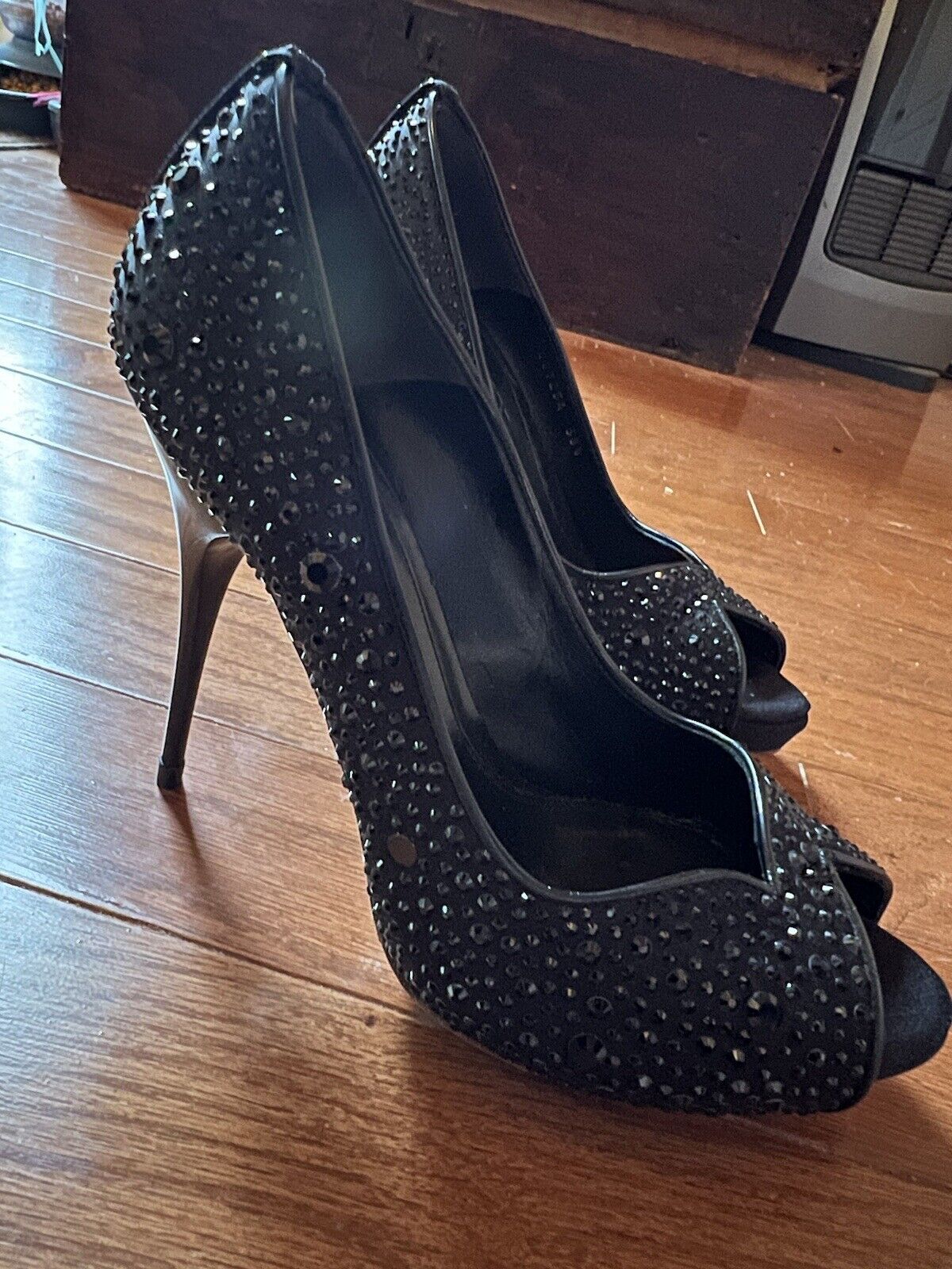 Alexander McQueen 38.5 Black Crystal Pumps High Heels Worn Once Retail $1750 HOT