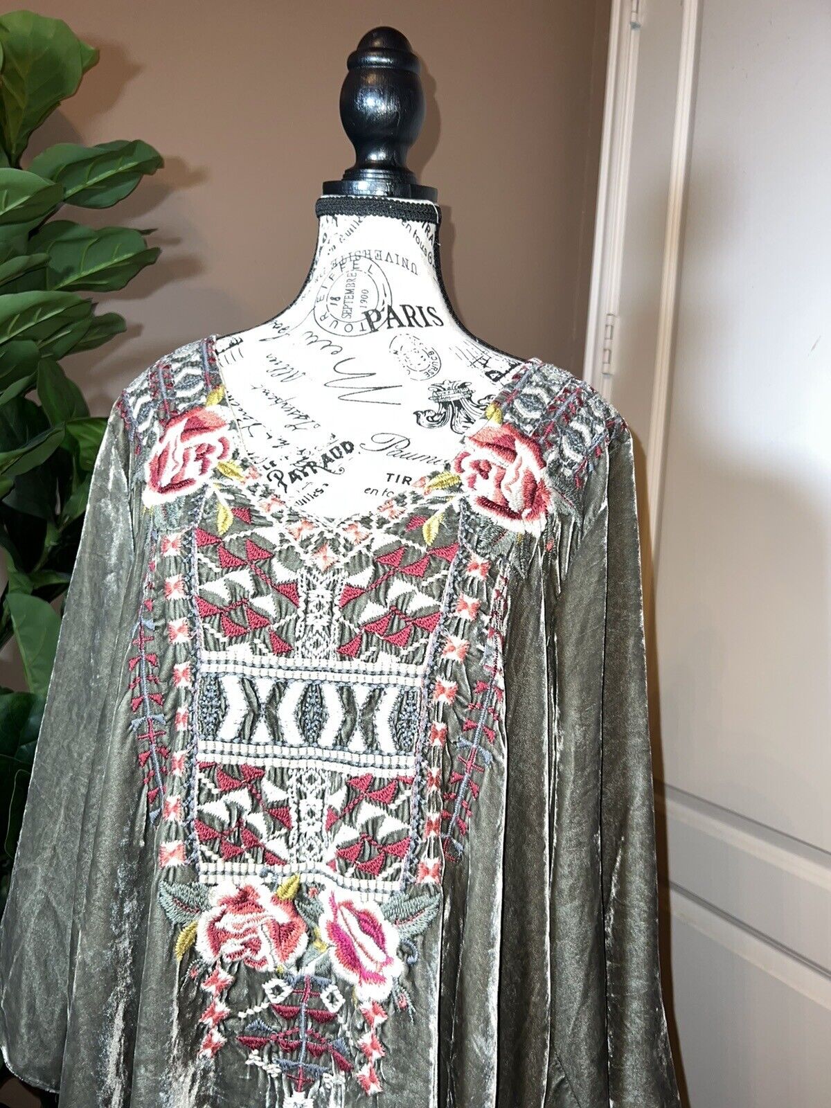 Johnny Was OliveGrey Velvet Heavily Embroidered Tunic Top Long Sleeve Sz 1X (XL)