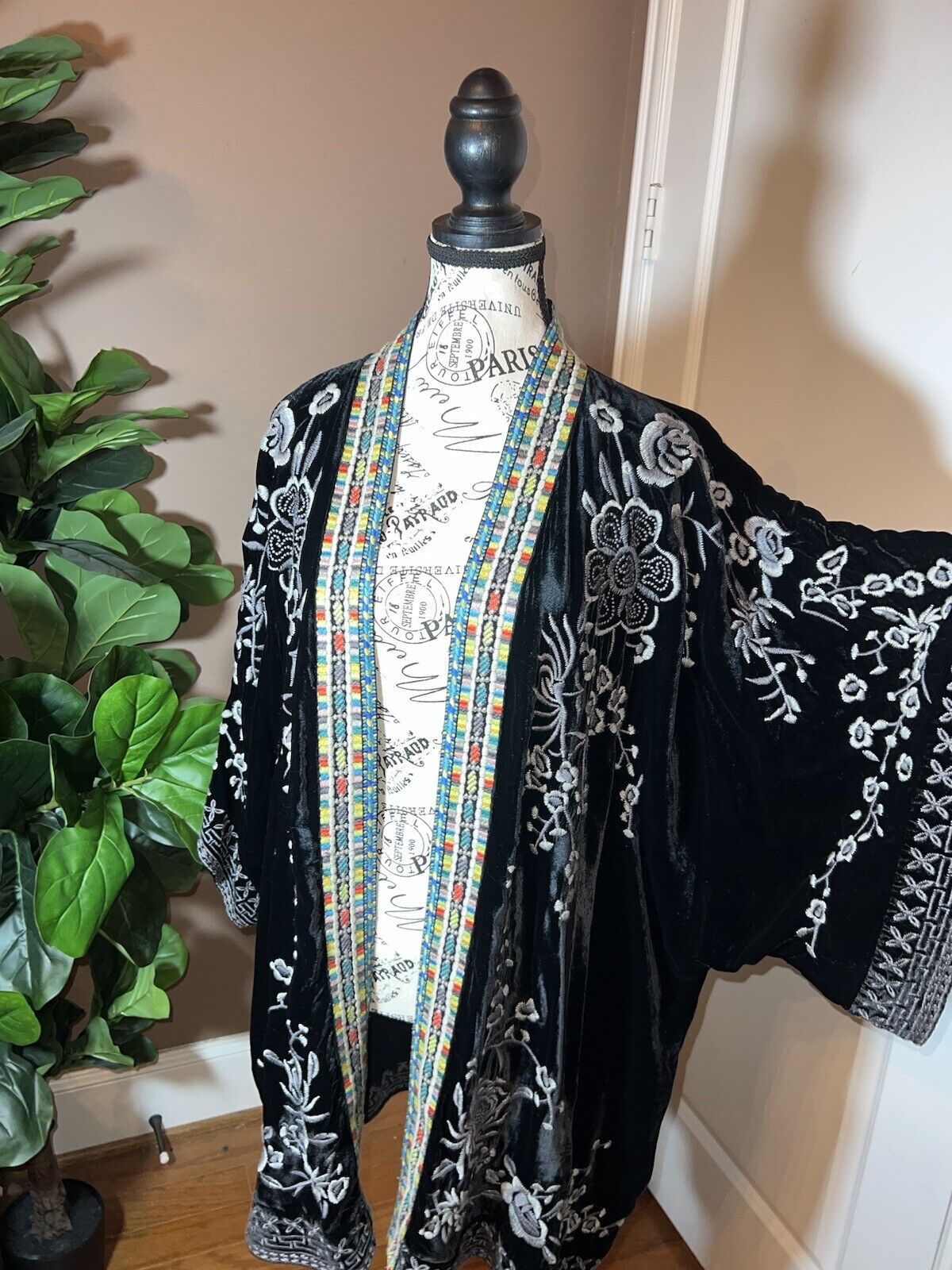 Johnny Was Black Velvet L Large Oversized Embroidered Wrap Duster Kimono