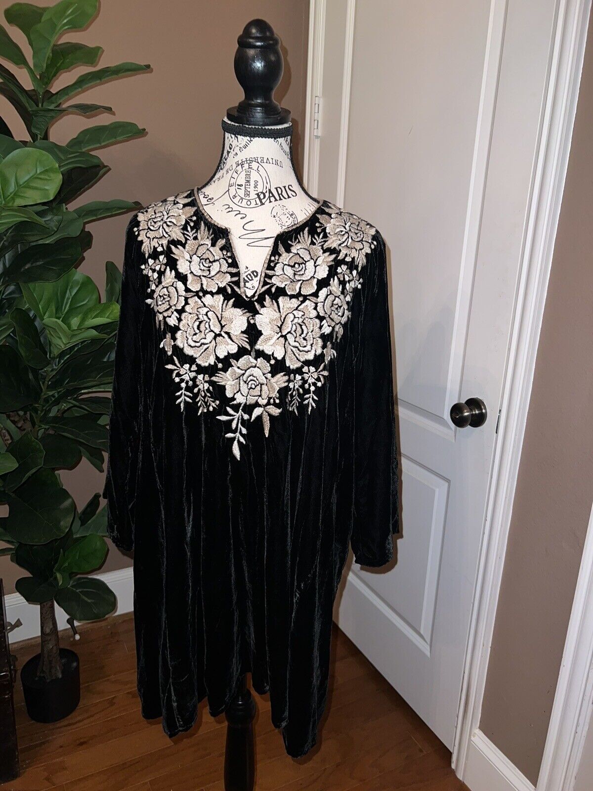 Johnny Was Black Velvet Heavily Embroidered Tunic Top Long Sleeve 1X XL