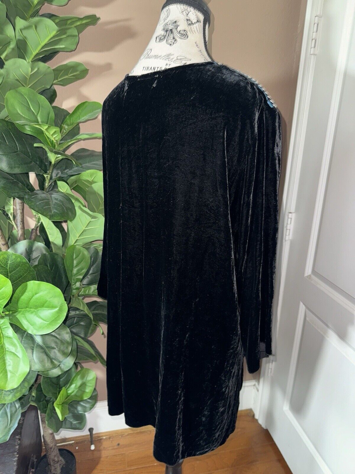 Johnny Was Sz Xl 1X 1XL Black Velvet Heavily Embroidered Tunic Top Geometric