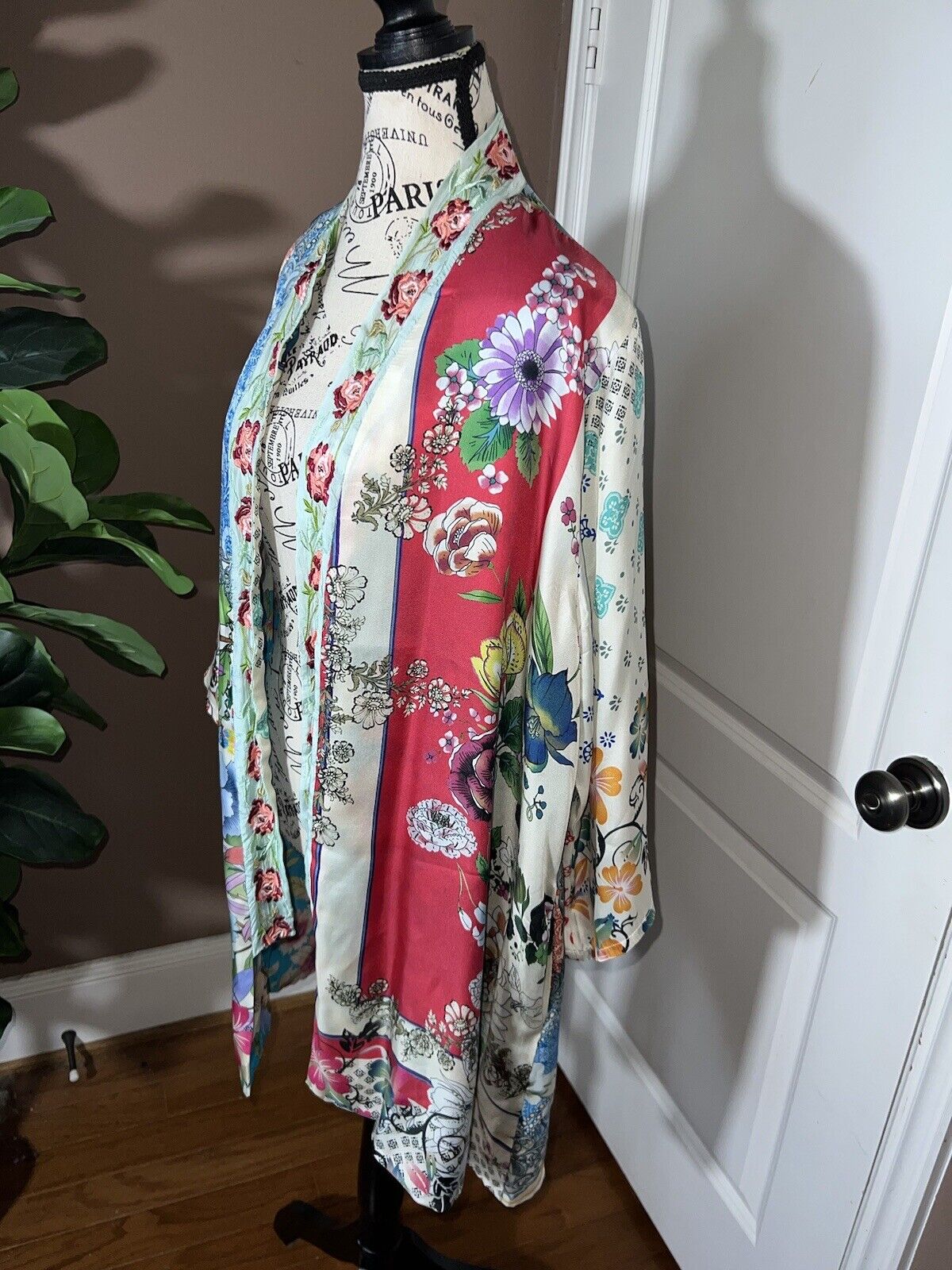 Johnny Was 100% Silk Kimono Sz L Large Gorgeous Embroidered Trim