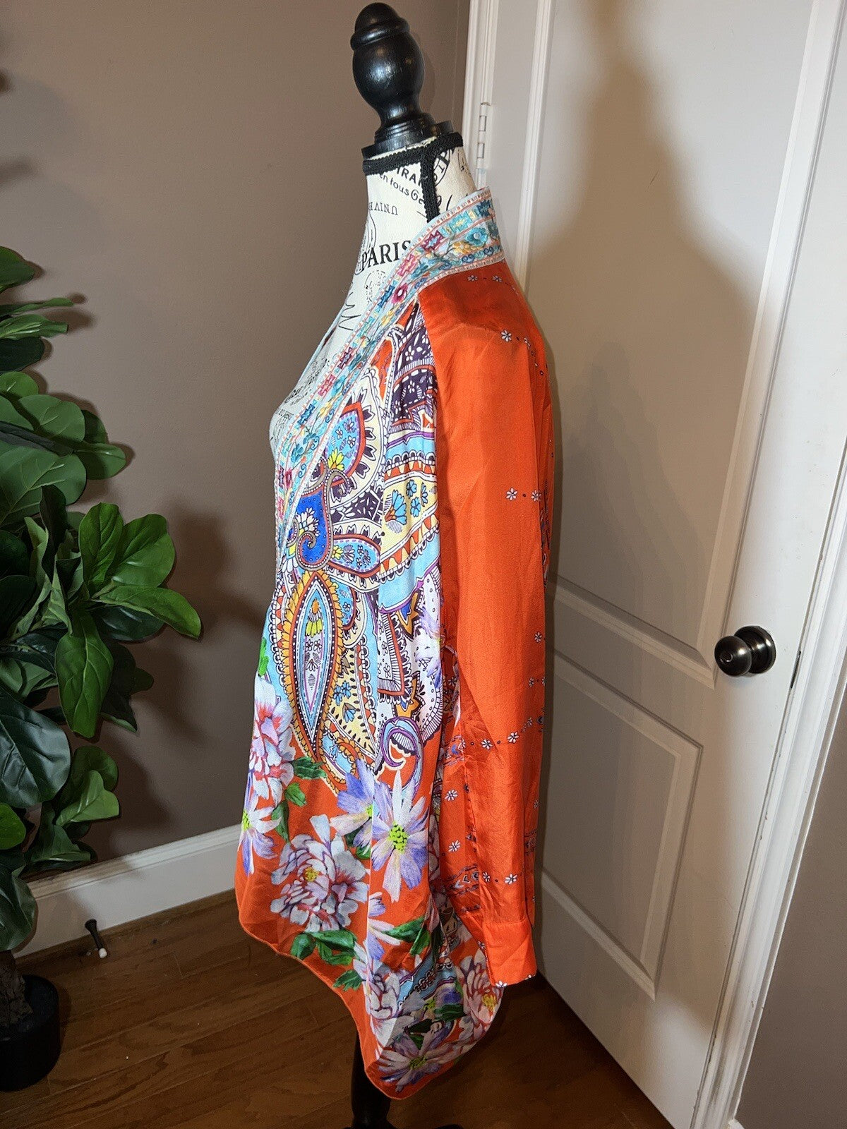 New Johnny Was 100% Silk Kimono XL Embroidered Floral Handkerchief Hem Johnny Was