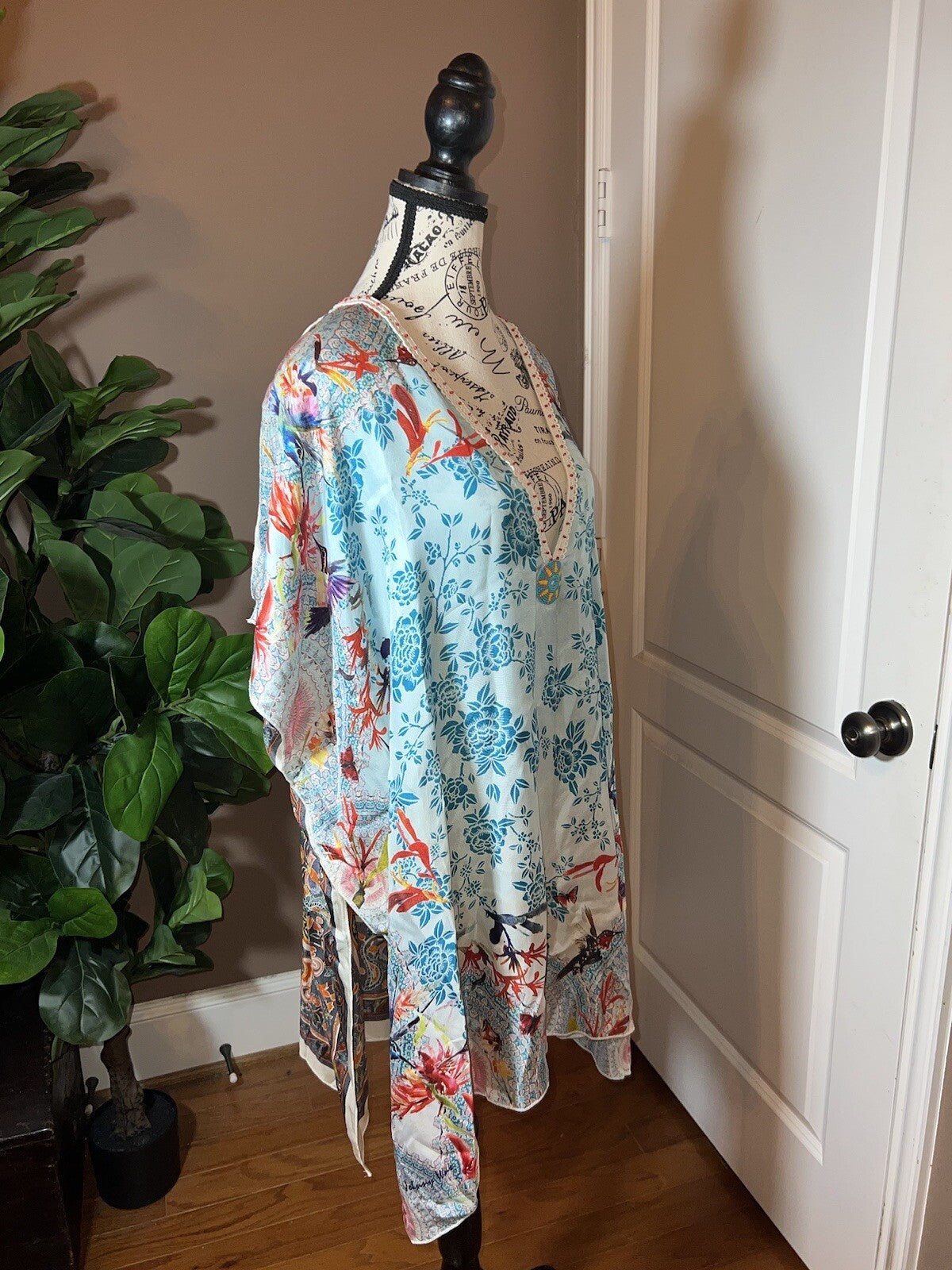 Johnny Was O/S 100% Silk Kimono Wrap Top Cover Up Beading 33”PTP Lightweight Johnny Was