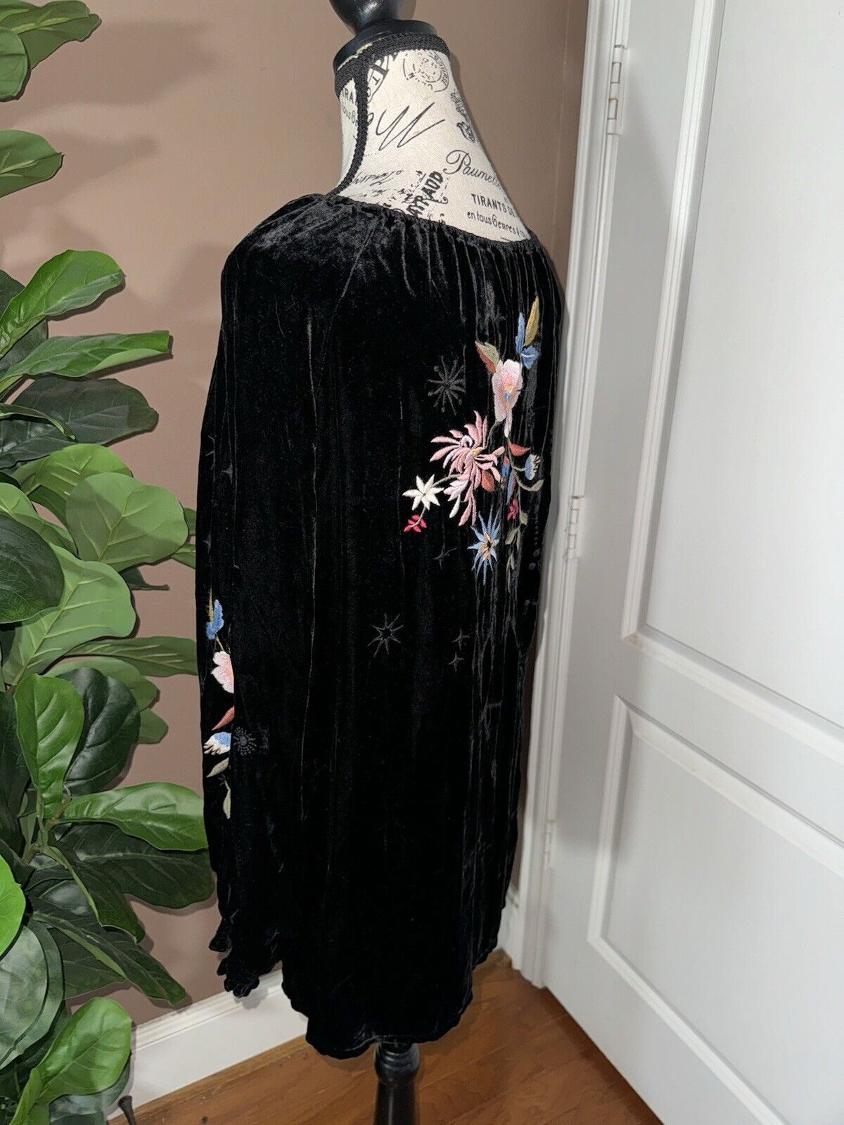 Johnny Was L Large Black Velvet Roses & Stars Embroidered Peasant Tunic Top