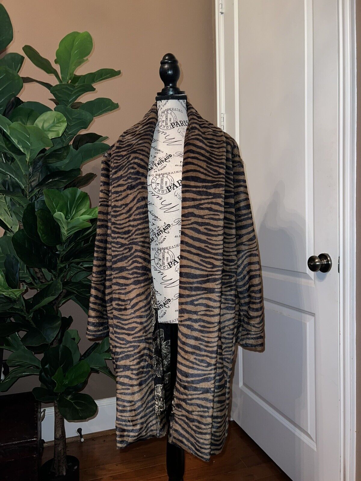 Johnny Was Faux Fur Tiger Stripe Coat Jacket Wrap Sz M Medium