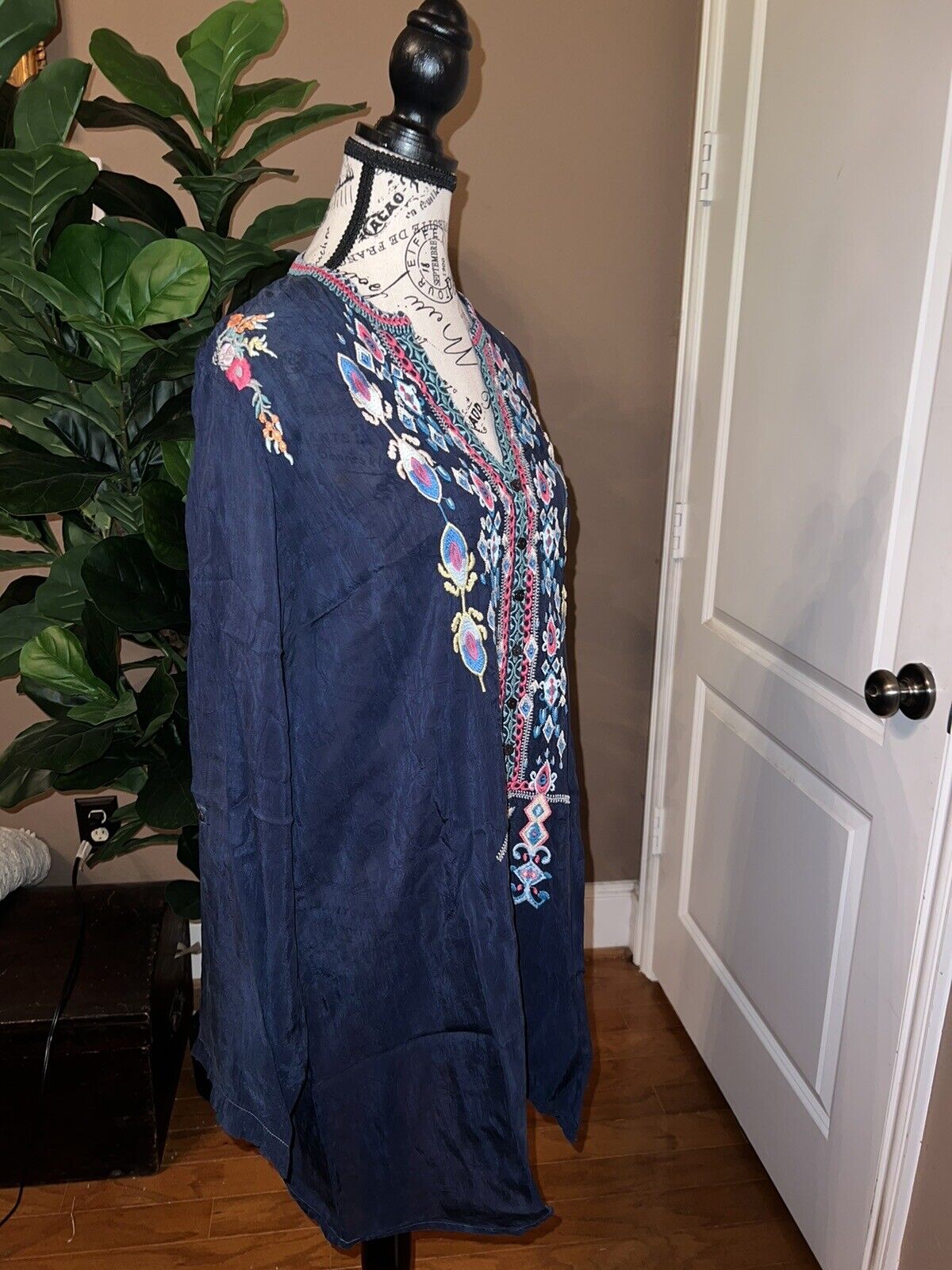 Johnny Was Sz XL Heavily Embroidered Silky Navy Tunic Top Kimono Sleeve