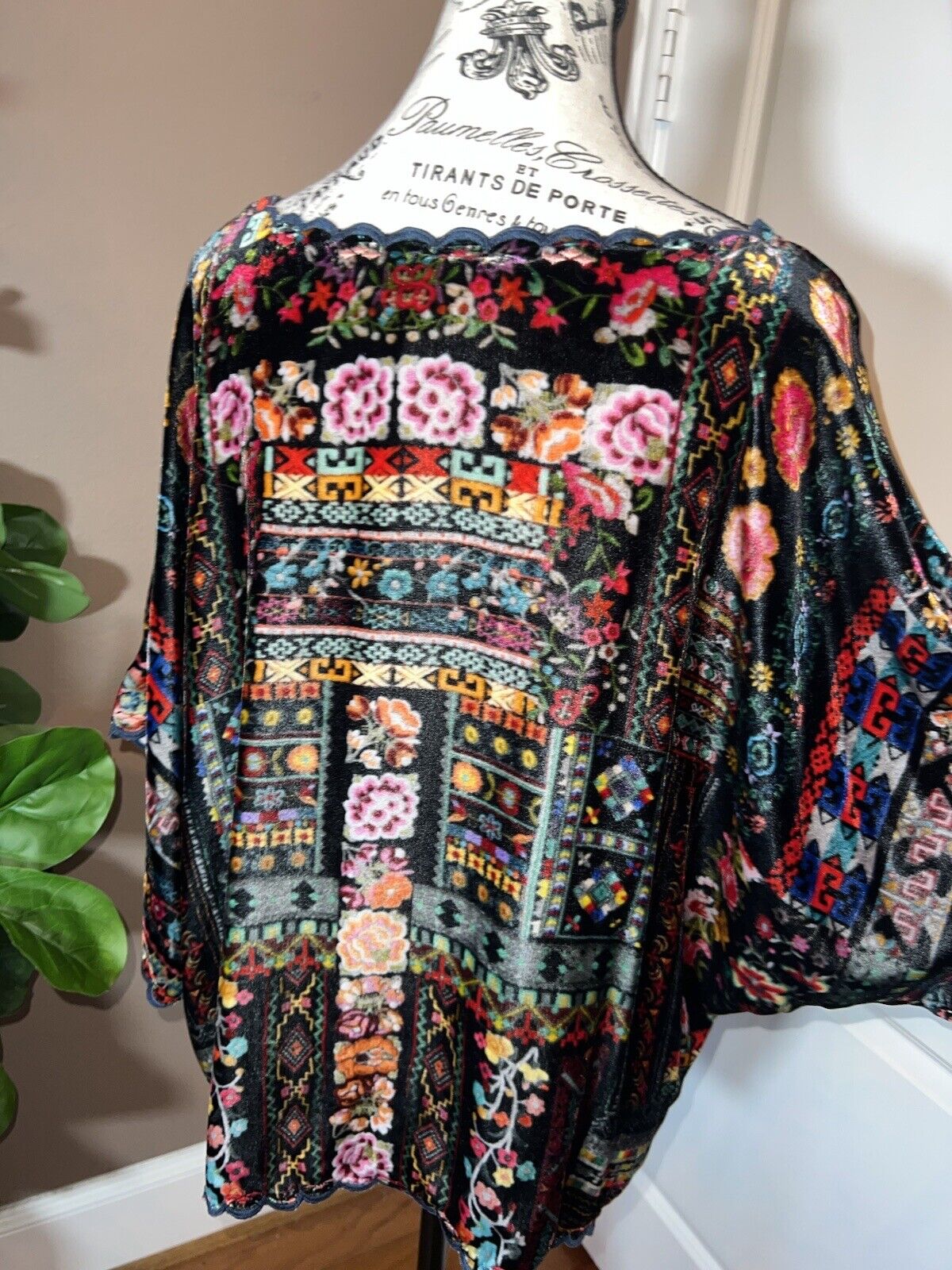 Johnny Was Black & Floral Velvet Tunic Top L Large Peasant  Roses Kimono