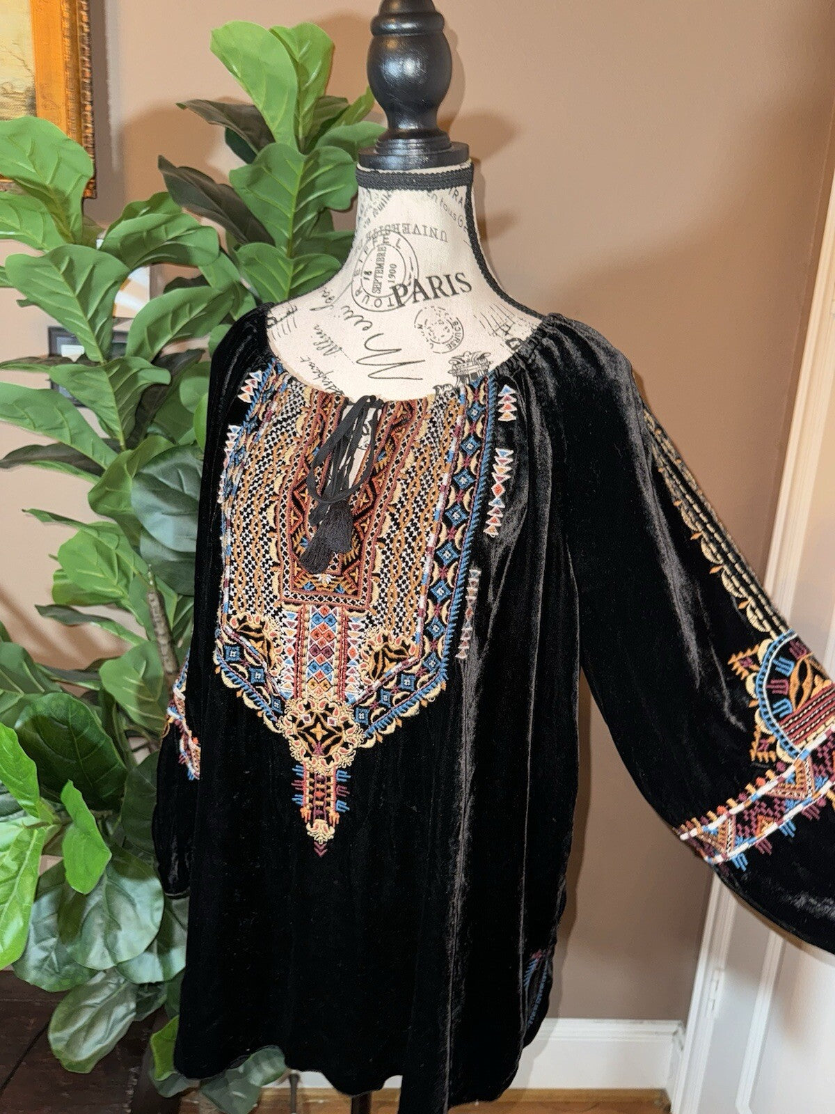 JOHNNY WAS L Large Black Velvet Peasant Blouse Shirt Tunic Top Embroidered Johnny Was