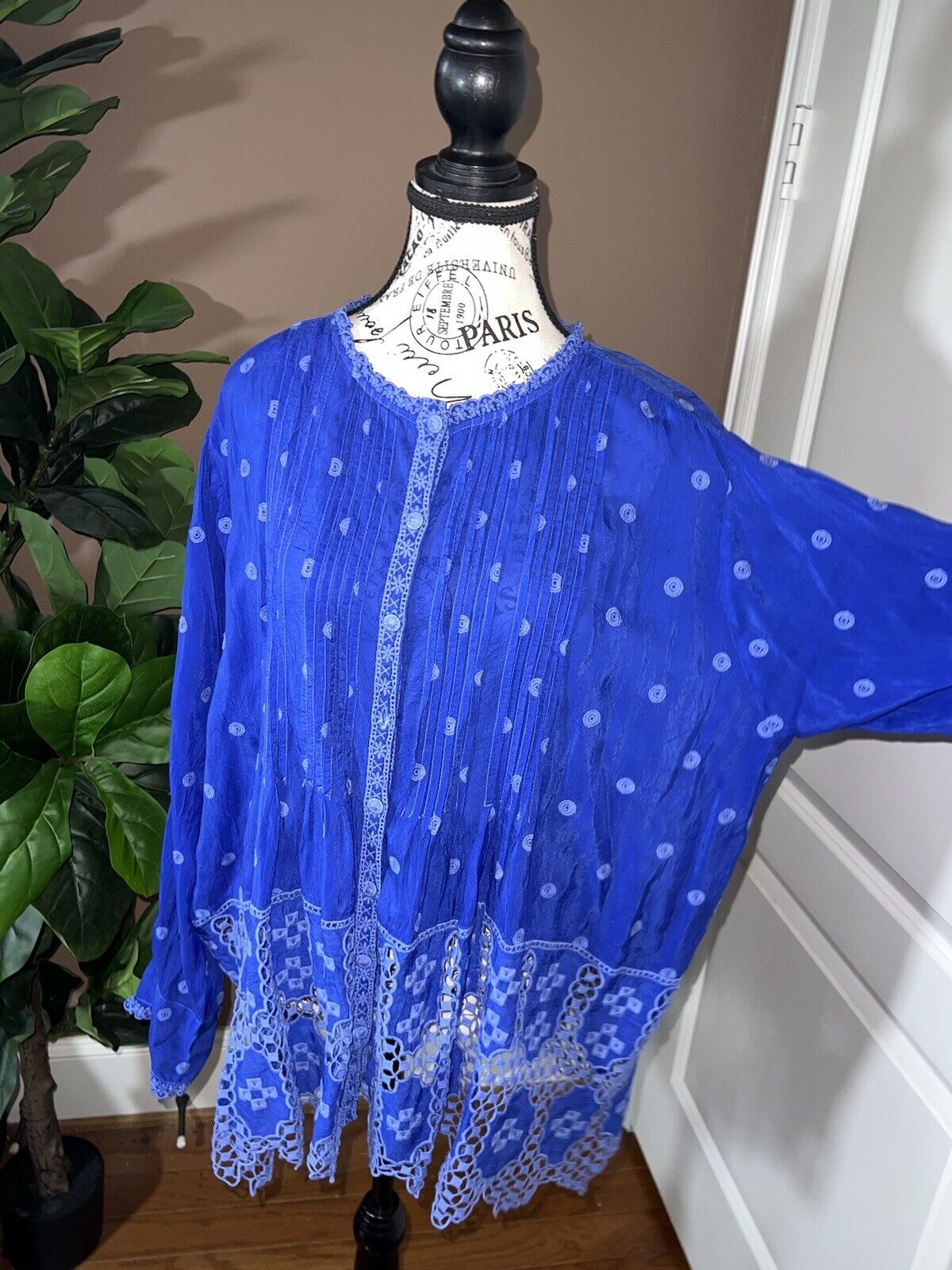 Johnny Was Sz XL Silky Cobalt Blue Tunic Top Embroidered Eyelet Lace Summer