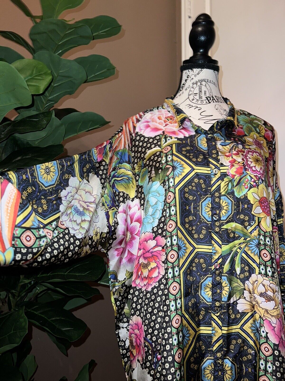 Johnny Was 100% Silk Long Sleeve Tunic Top Button Up Blouse Kimono Sleeves Sz L