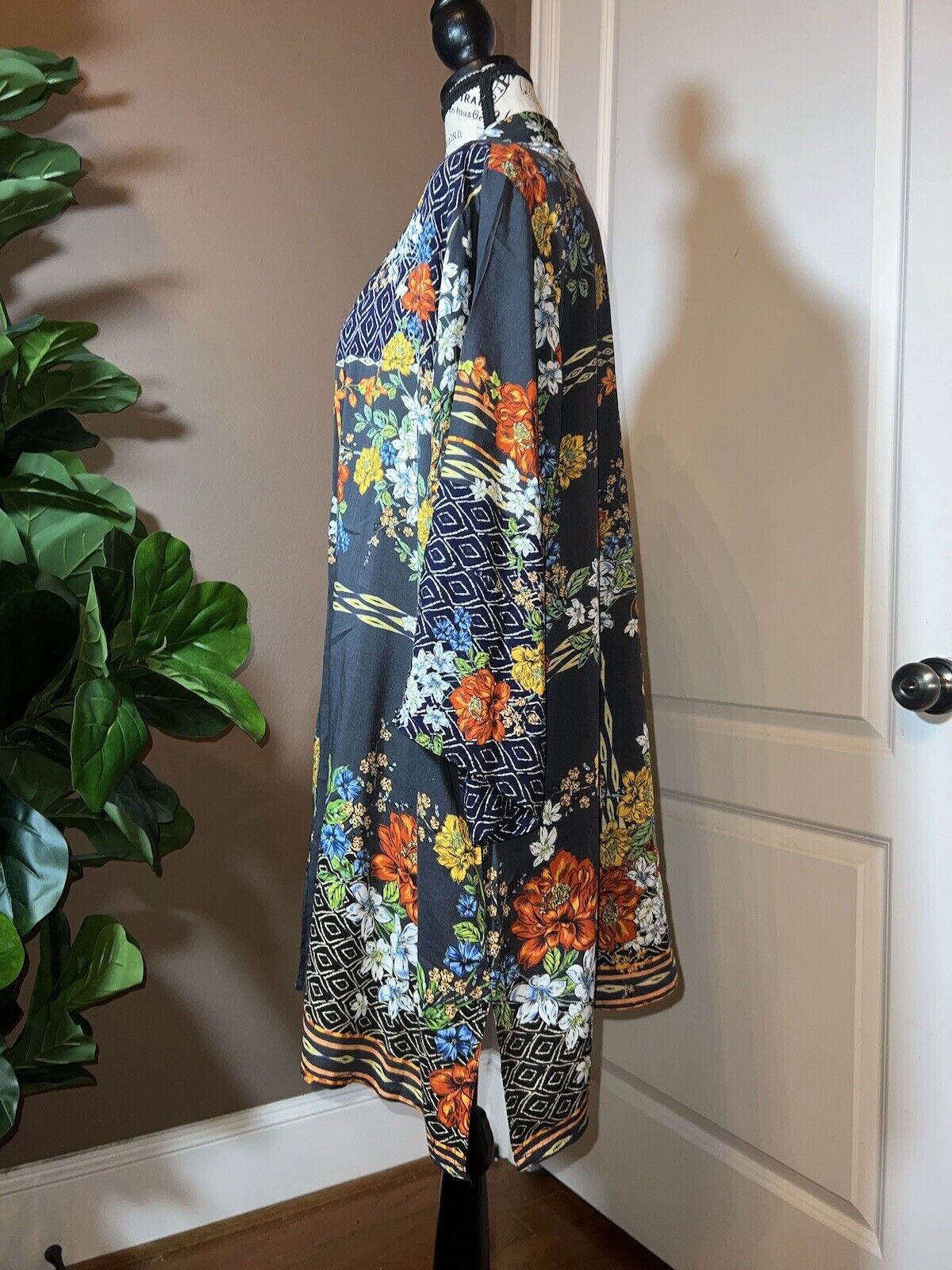 Johnny Was Silky Kimono Sz L Large Floral Beautifully Soft Black Floral Wrap