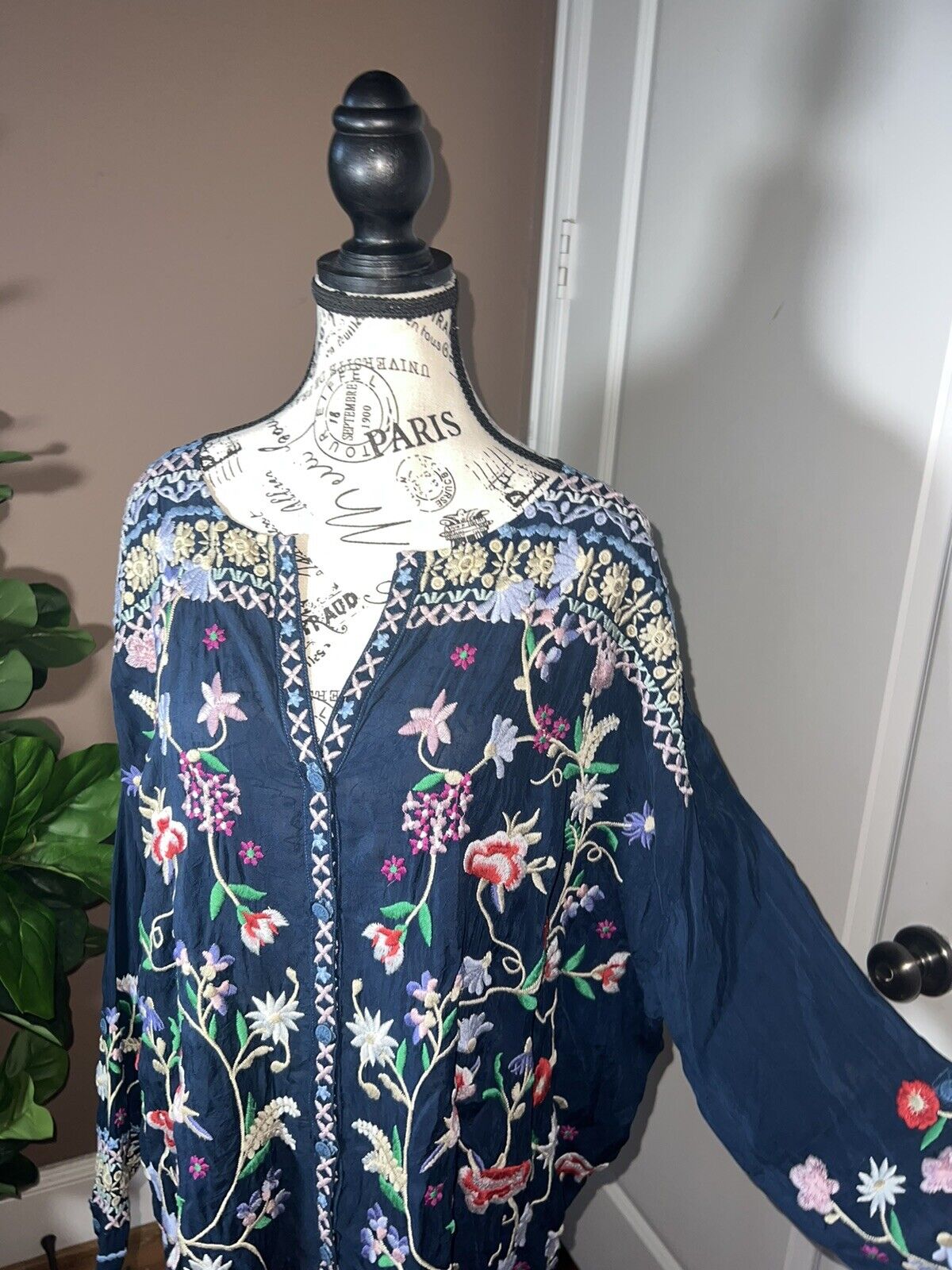 Johnny Was Sz 1X 1XL Silky Floral Tunic Top Embroidered With Beautiful Flowers