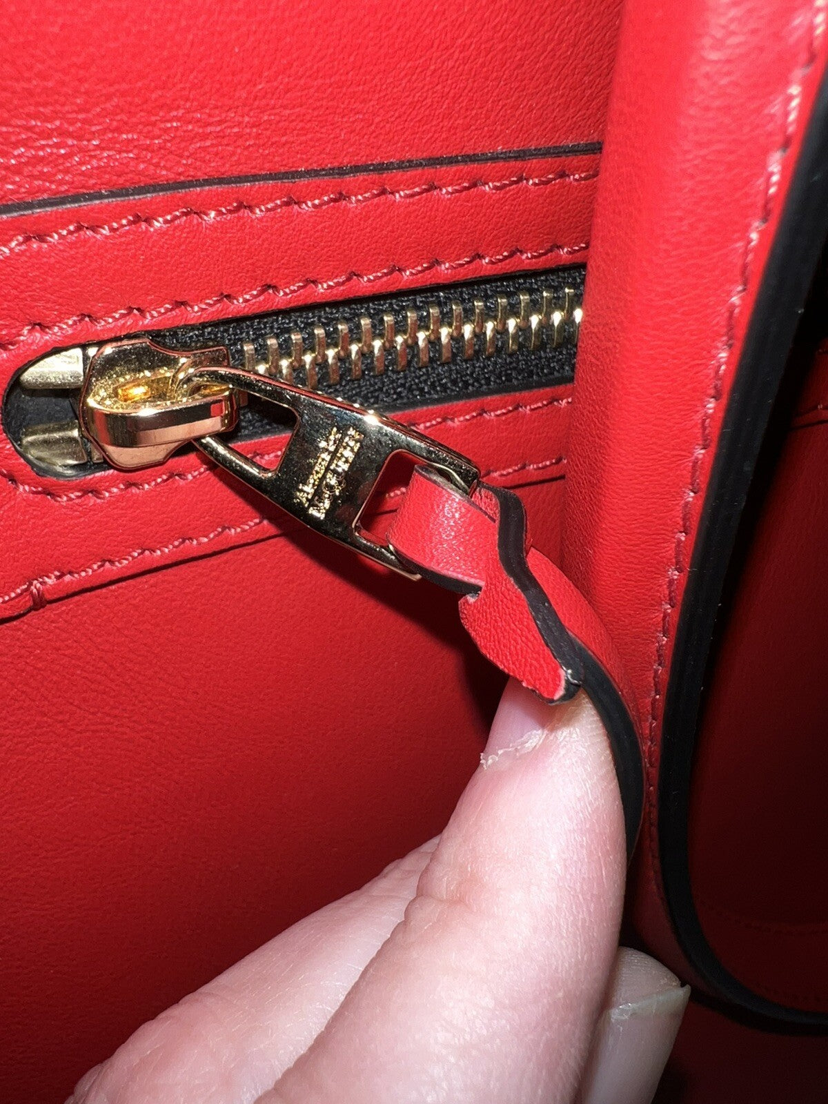 Alexander McQueen Red Leather Tall Story Bag/Tote Authenticated Retail $2590 WOW Alexander McQueen