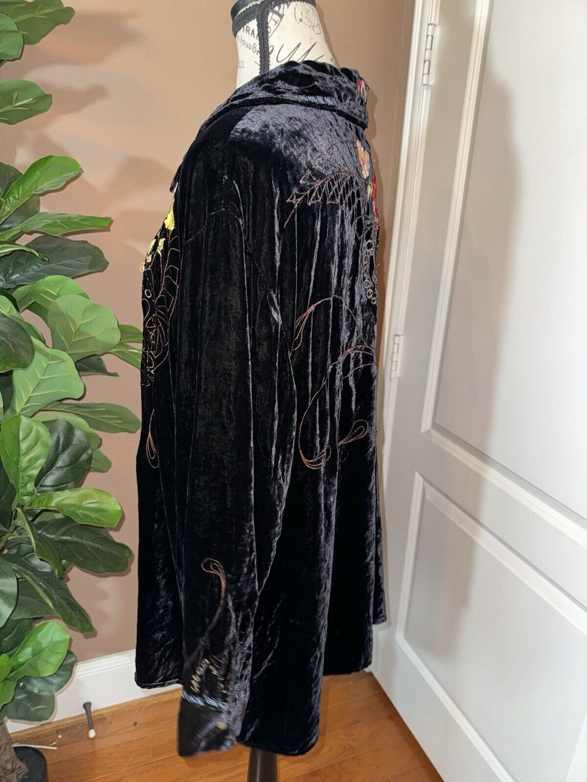 Johnny Was Sz 3X 3XL Velvet Embroidered Long Sleeve Button Up Top Or Kimono